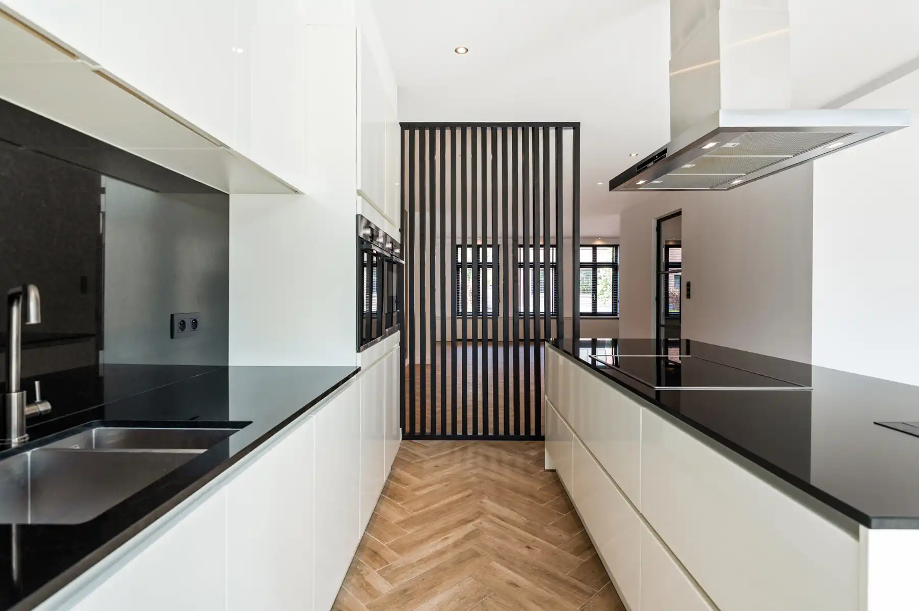 Instapklare gezinswoning met 4 slaapkamers, tuin en garage foto 10