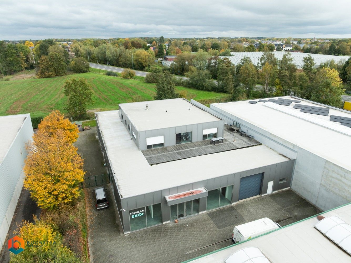 Winkel/showroom (210 m²) + magazijn (625 m²) op toplocatie in Sint-Katelijne-Waver foto {{pictureIndex}}