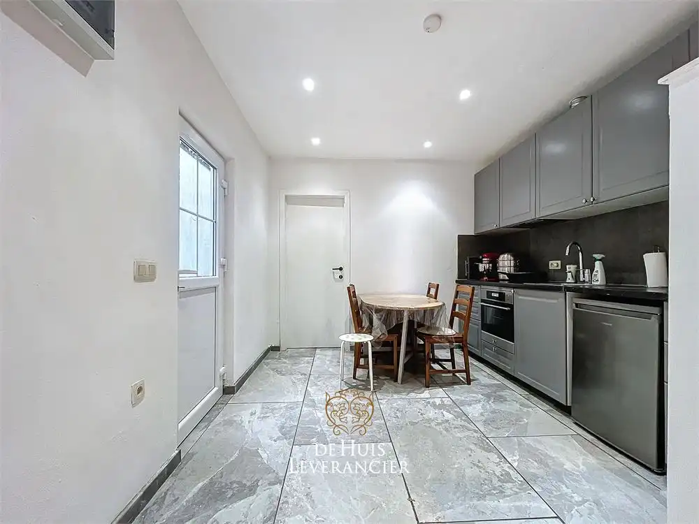 RUIME woning te koop (8 slpks, 2 badk) die ook perfect als tweewoonst kan dienen foto 16