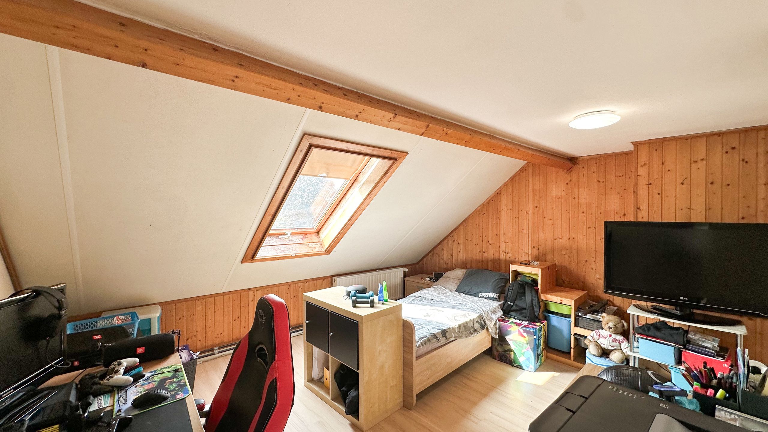 Woning met 5 ruime slaapkamers, zonnepanelen en tuin! foto 27