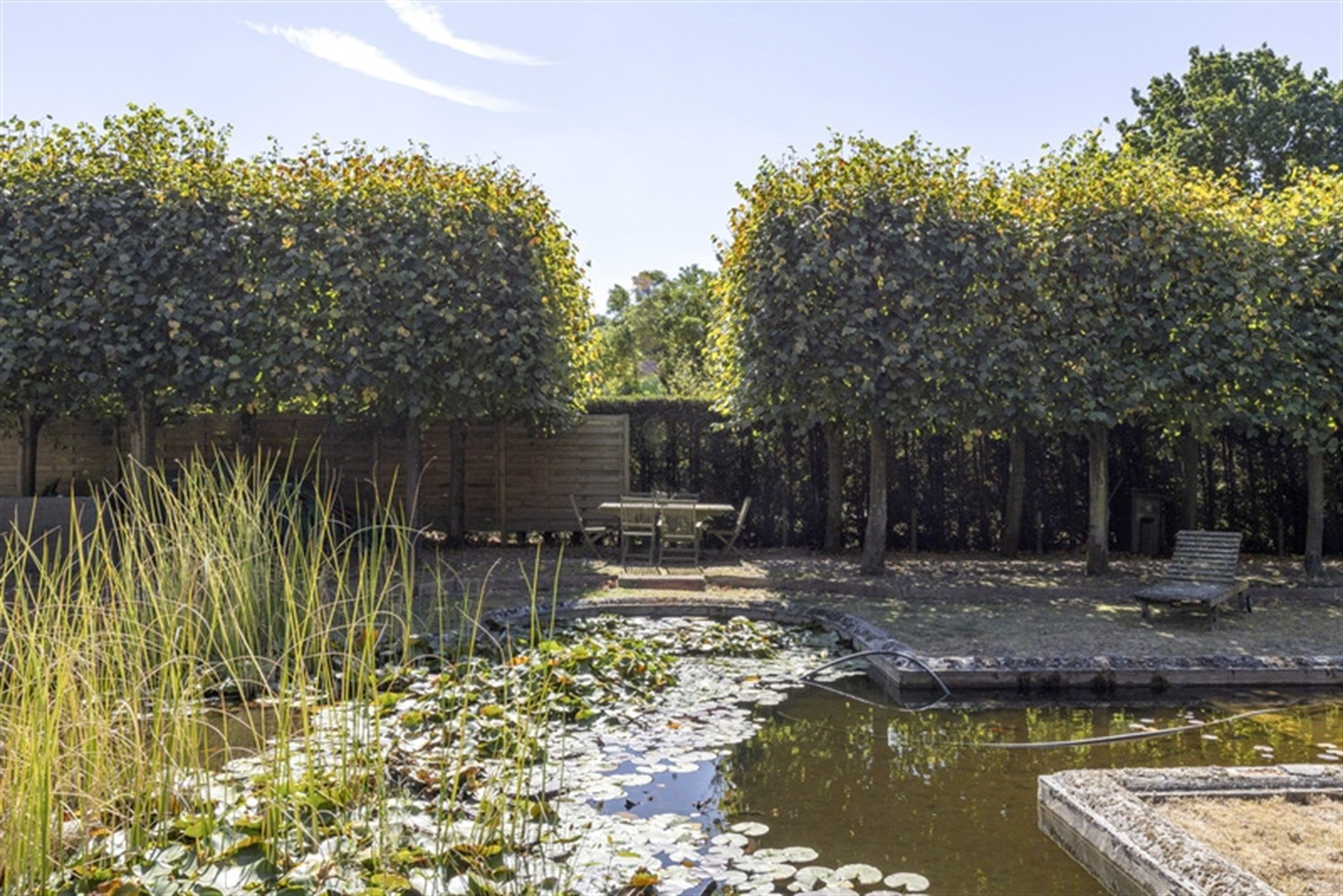 Elegante villa op toplocatie met dubbele garage foto 26