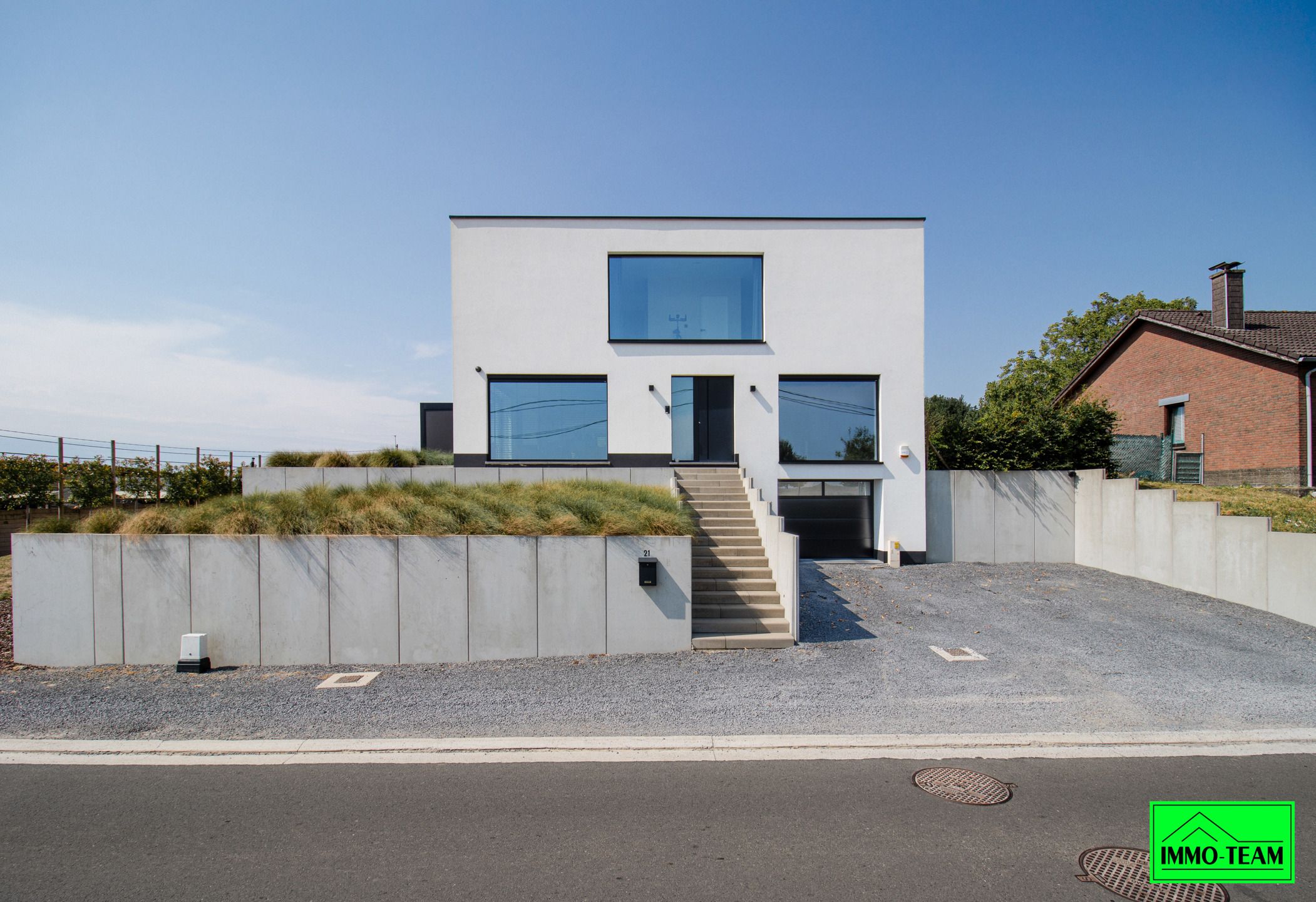 Strakke architectuur,  instapklaar wonen op topniveau foto {{pictureIndex}}