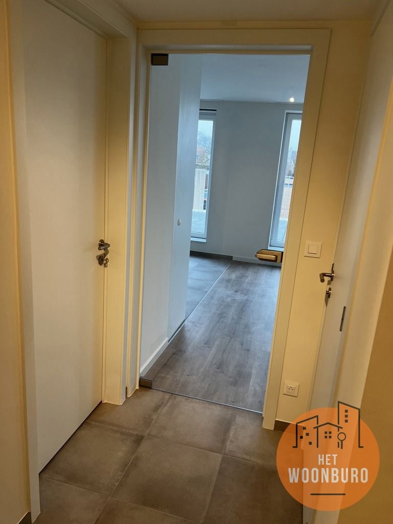 Ruime nieuwbouw duplex met 2 slpks, terras en staanplaats foto 11