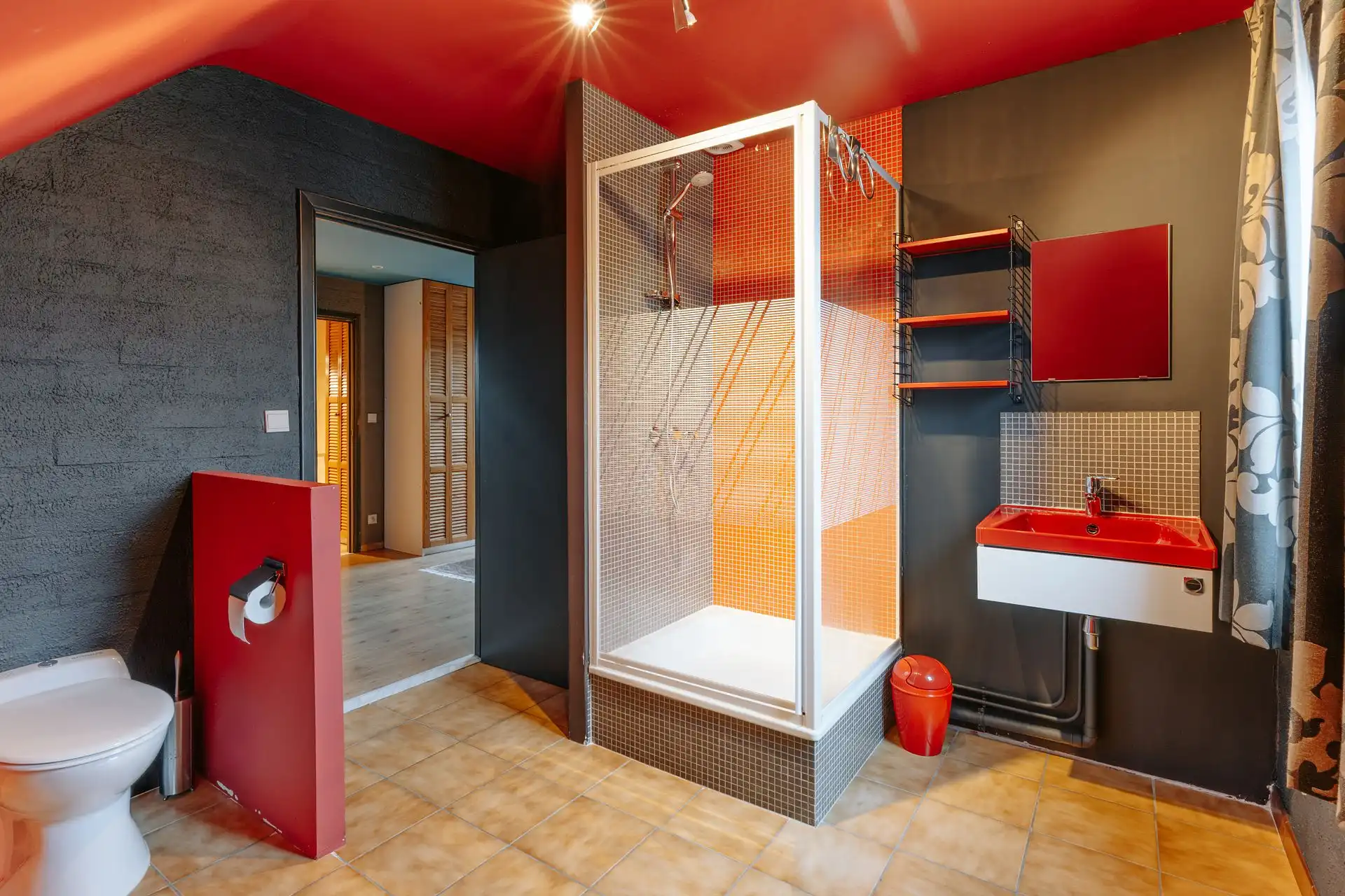 Stijlvolle halfopen woning met grote tuin en zwembad! foto 20