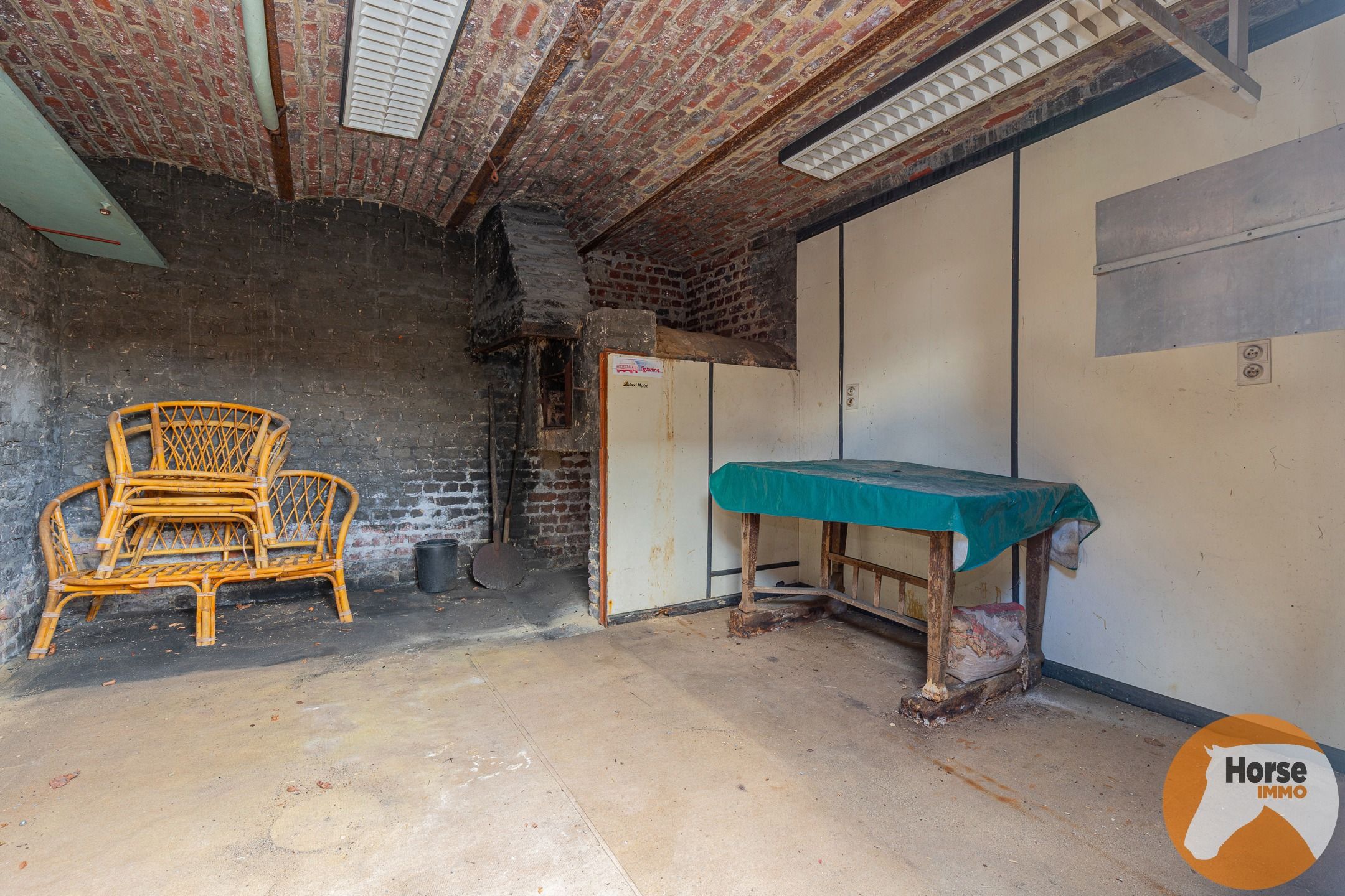 BURST - Te renoveren woning met tal van mogelijkheden foto 30