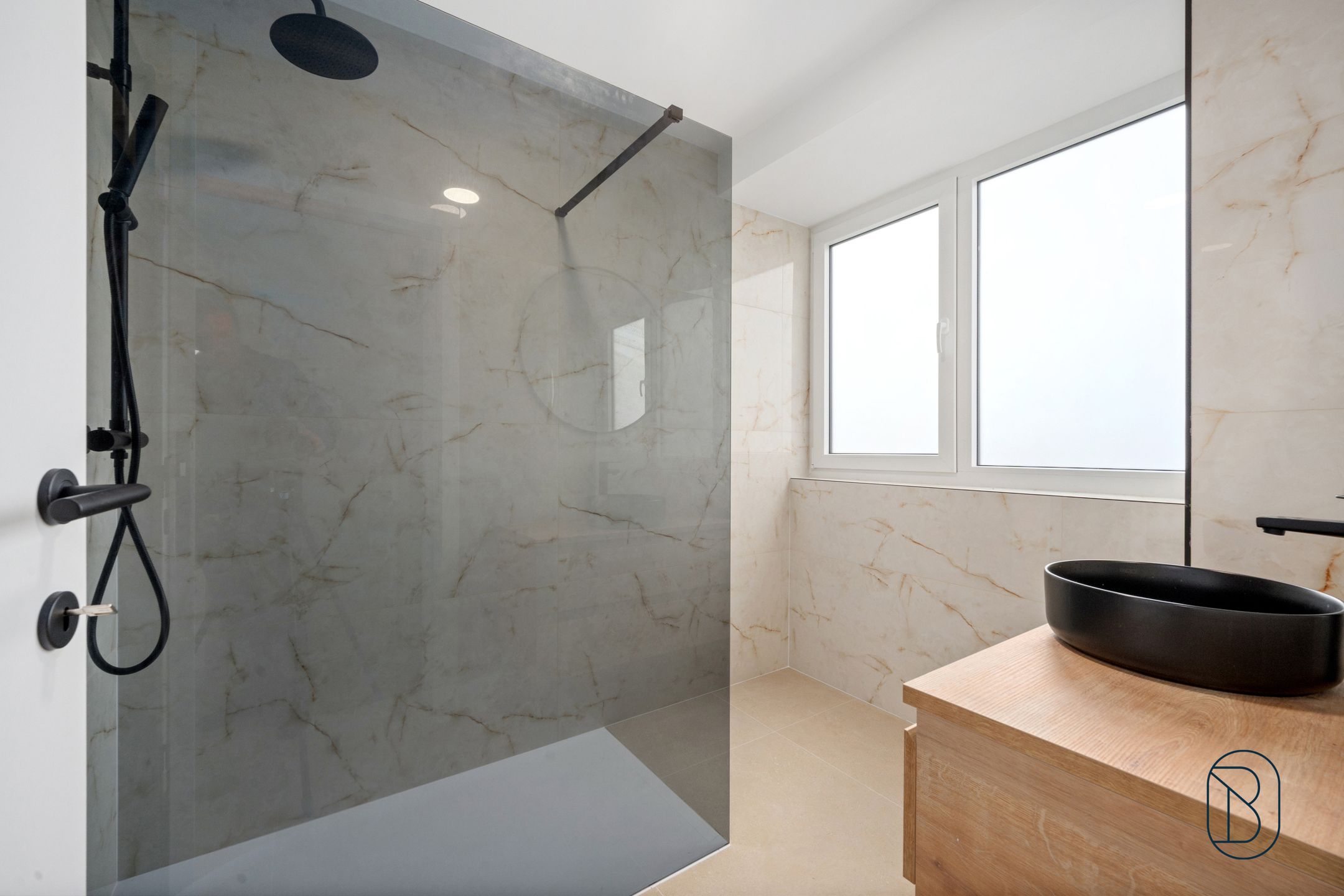 Appartementsgebouw bestaande uit 6 appartementen met garages foto 8