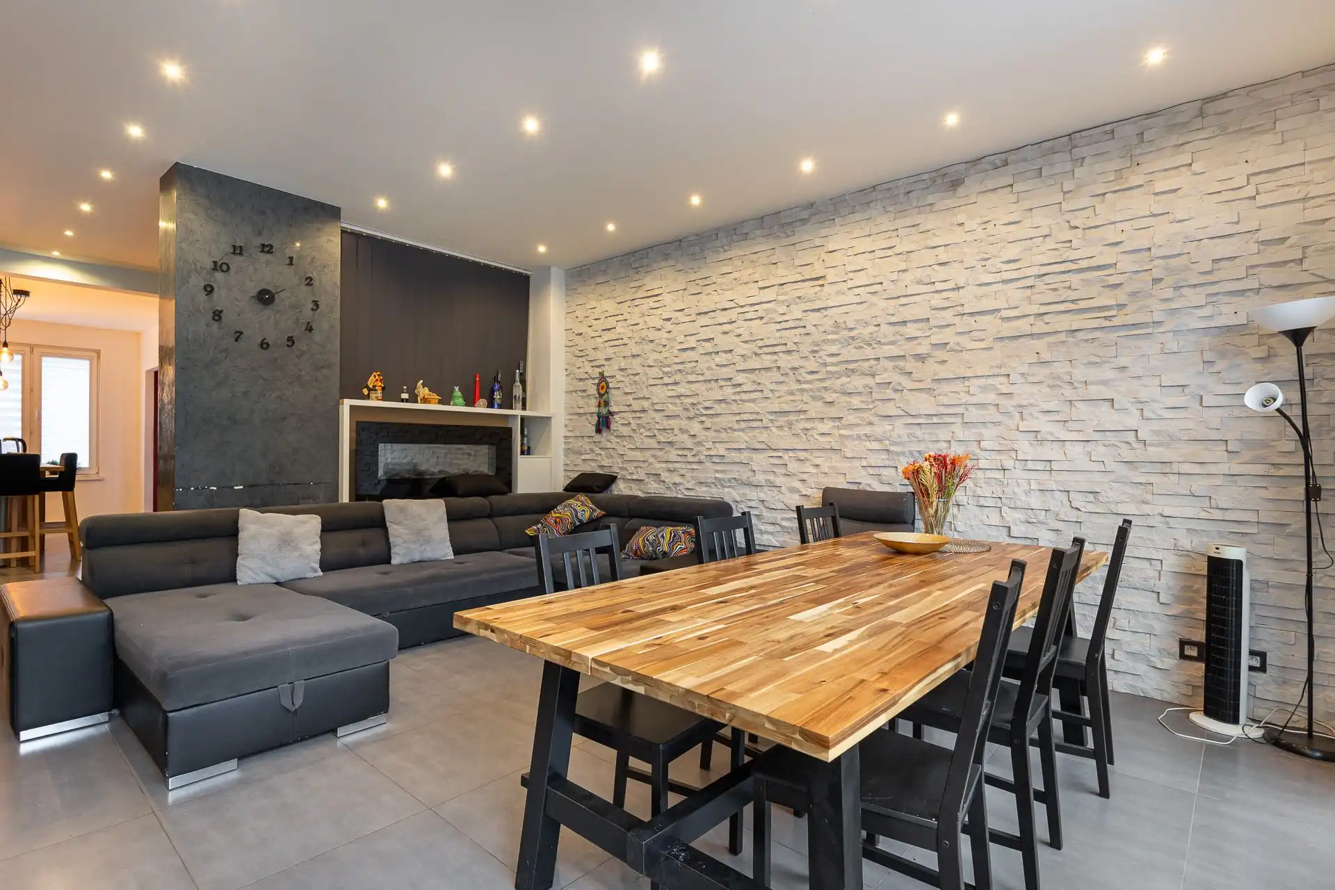 Instapklare gezinswoning met tuin in doodlopende straat! foto 5