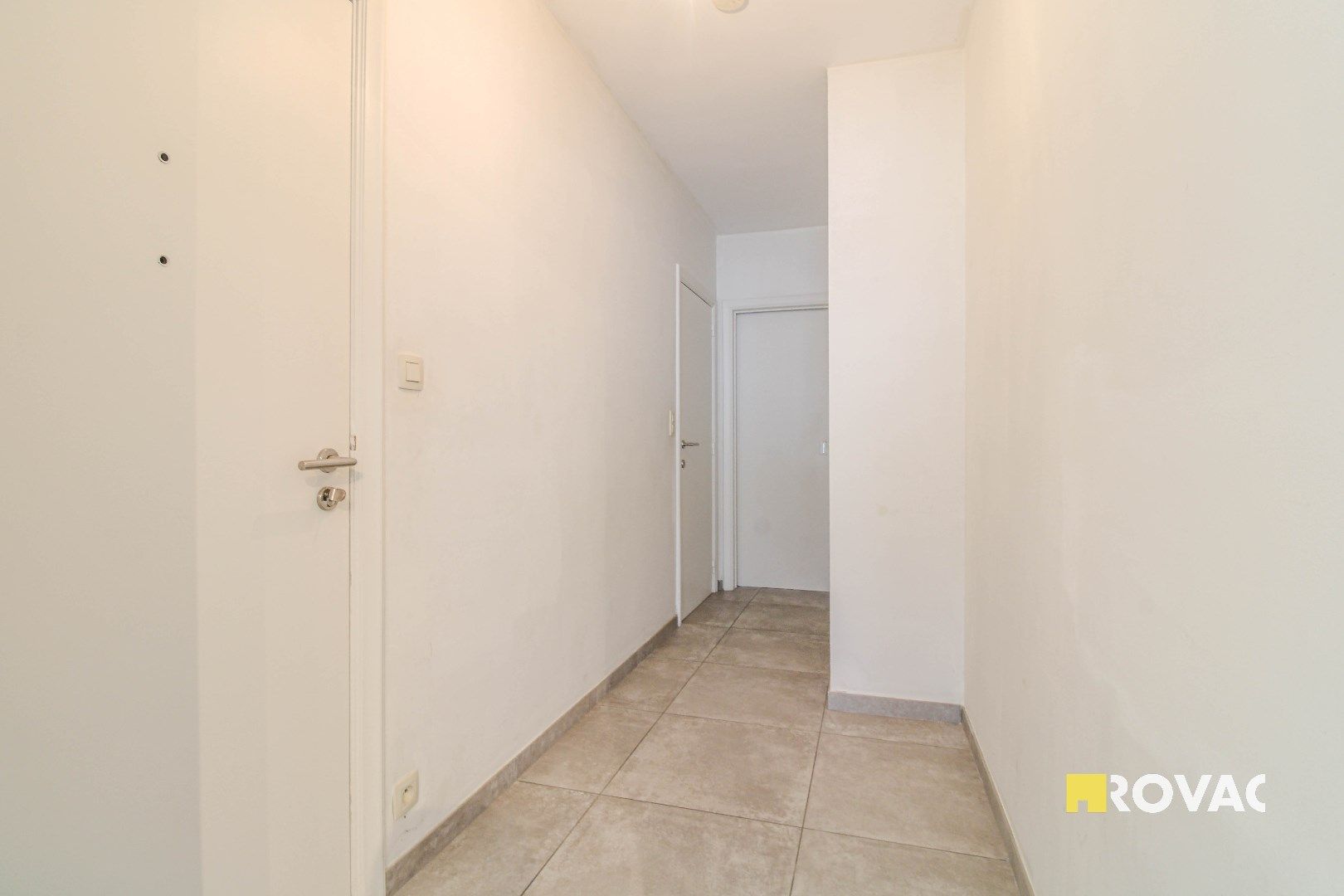 Volledig gerenoveerd appartement op het gelijkvloers - in zeer rustige omgeving! foto 6