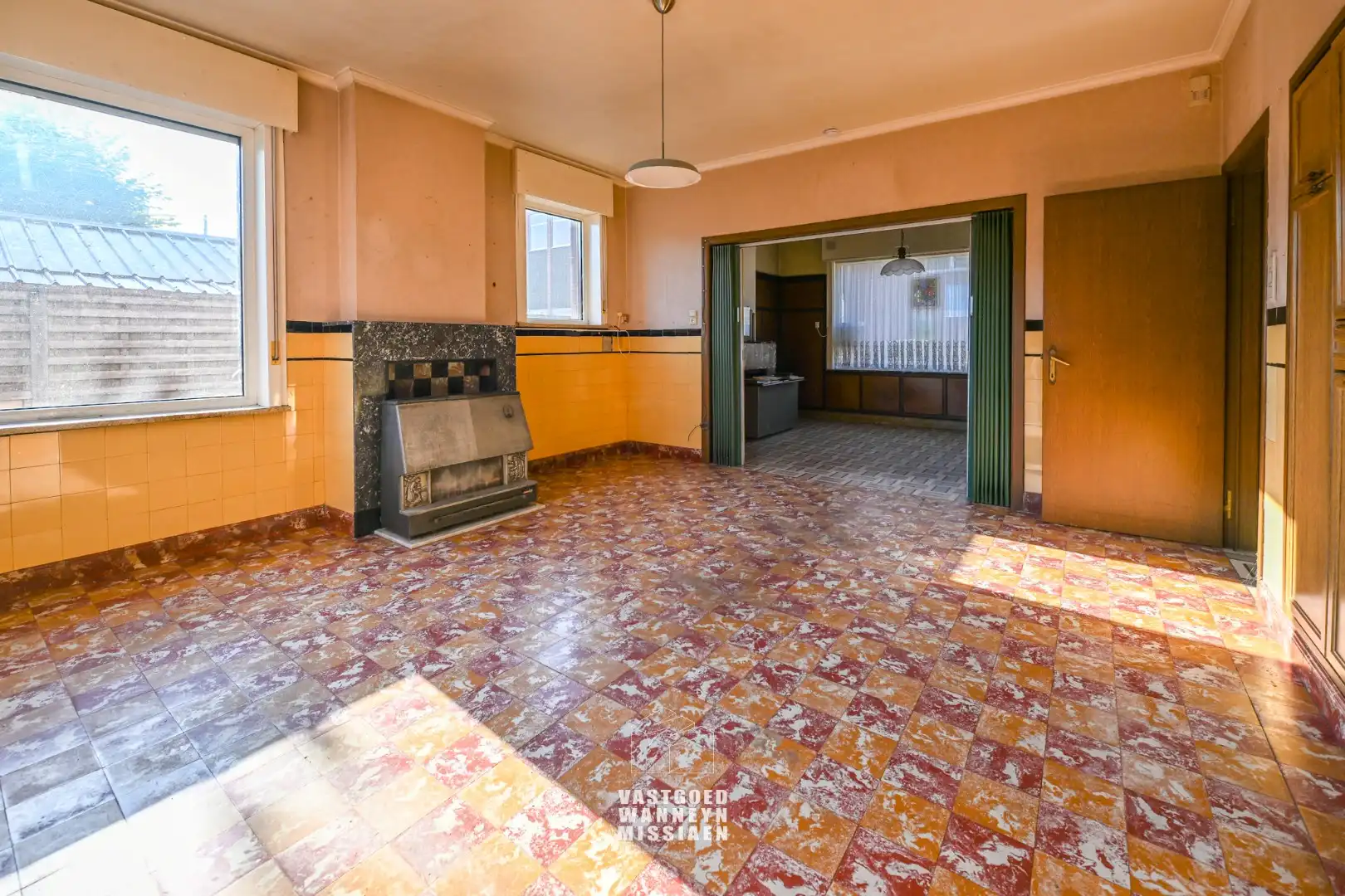 Halfopen bebouwing met 5 slaapkamers op 581m² met 2 garages en een uitweg foto 5