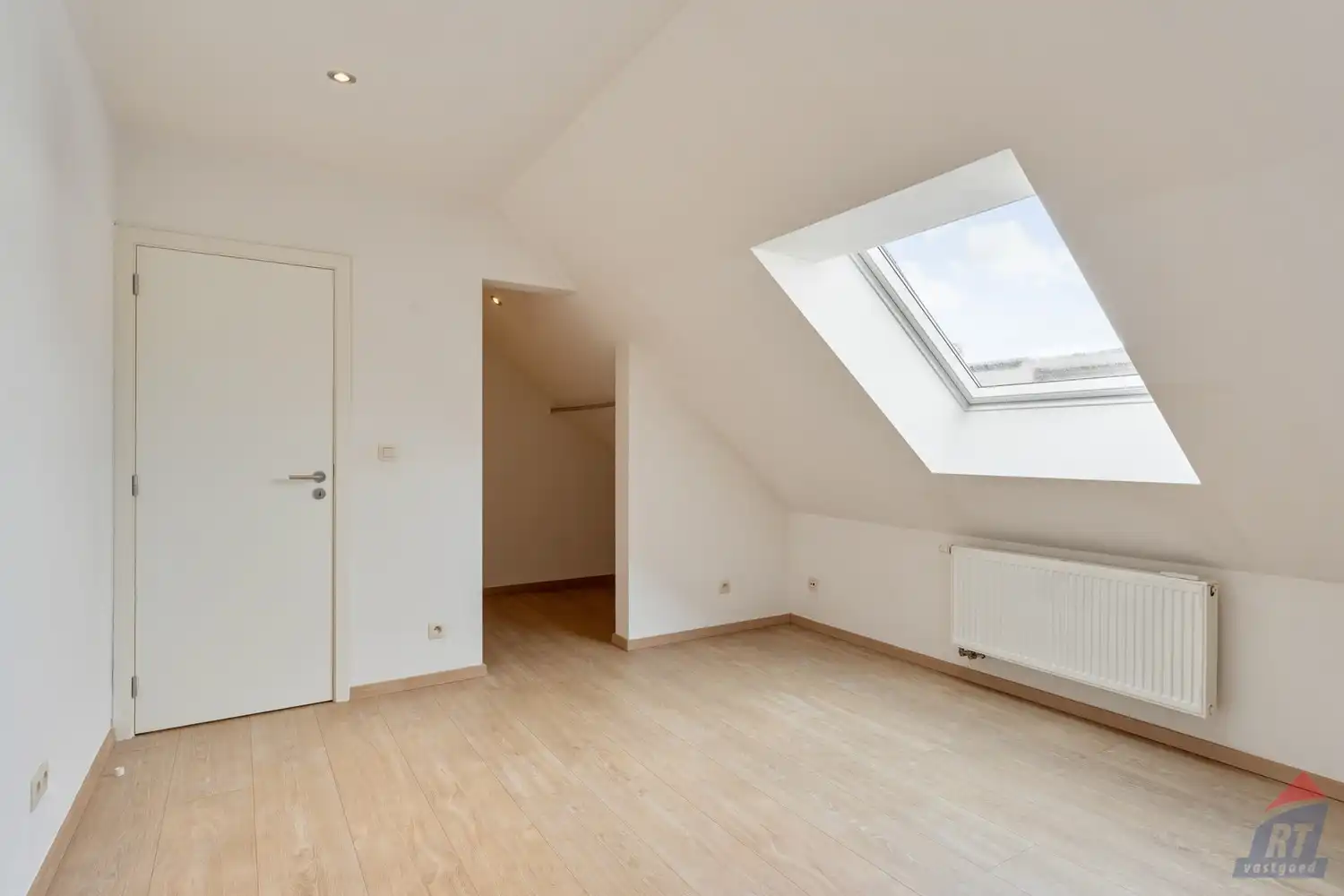 Veelzijdig pand met praktijkruimte en duplex appartement op toplocatie in Sint-Truiden foto 30