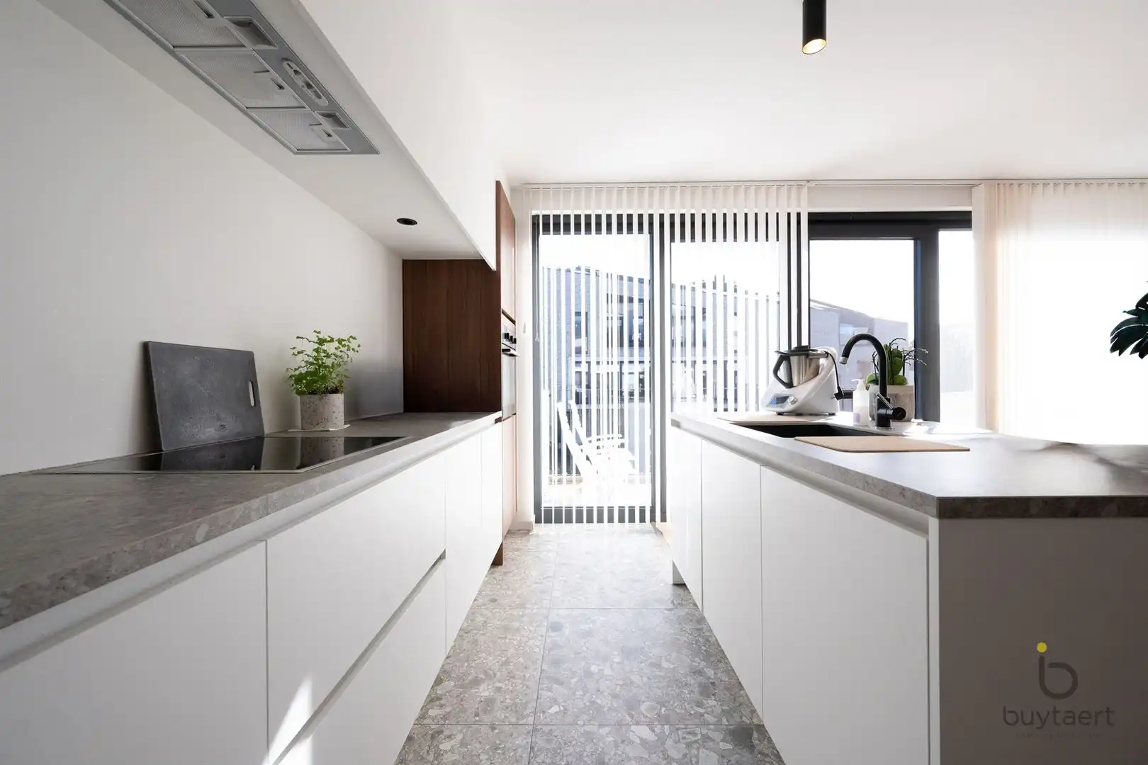 MODERN & COMFORTABEL WONEN NABIJ HET CENTRUM MIDDEN IN HET GROENE DOMEIN DE BOS! foto 4