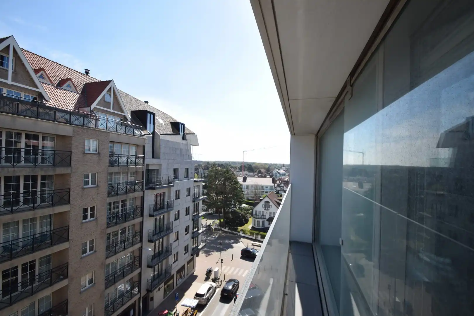 Appartement met zijdelings zeezicht gelegen vlakbij de winkels in de Kustlaan en de Zeedijk. foto 19