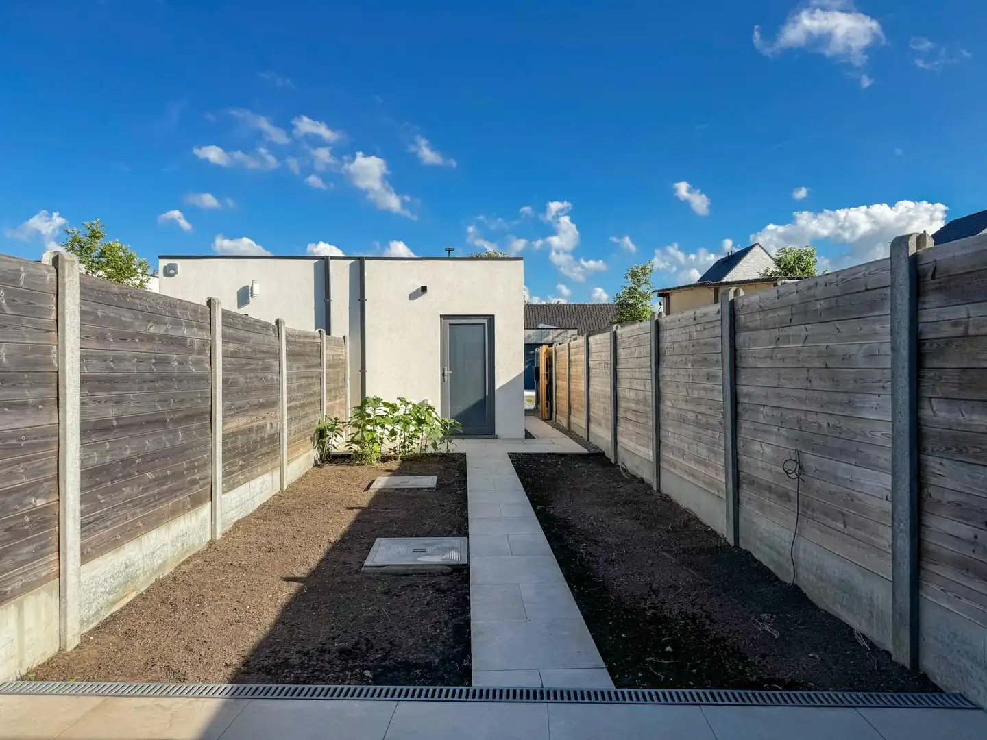 Mooi afgewerkte rijwoning met 3 slaapkamers, tuin en garage op toplocatie! foto 3
