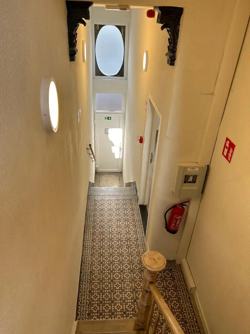 Volledig gerenoveerd  1-slaapkamerappartment foto 3