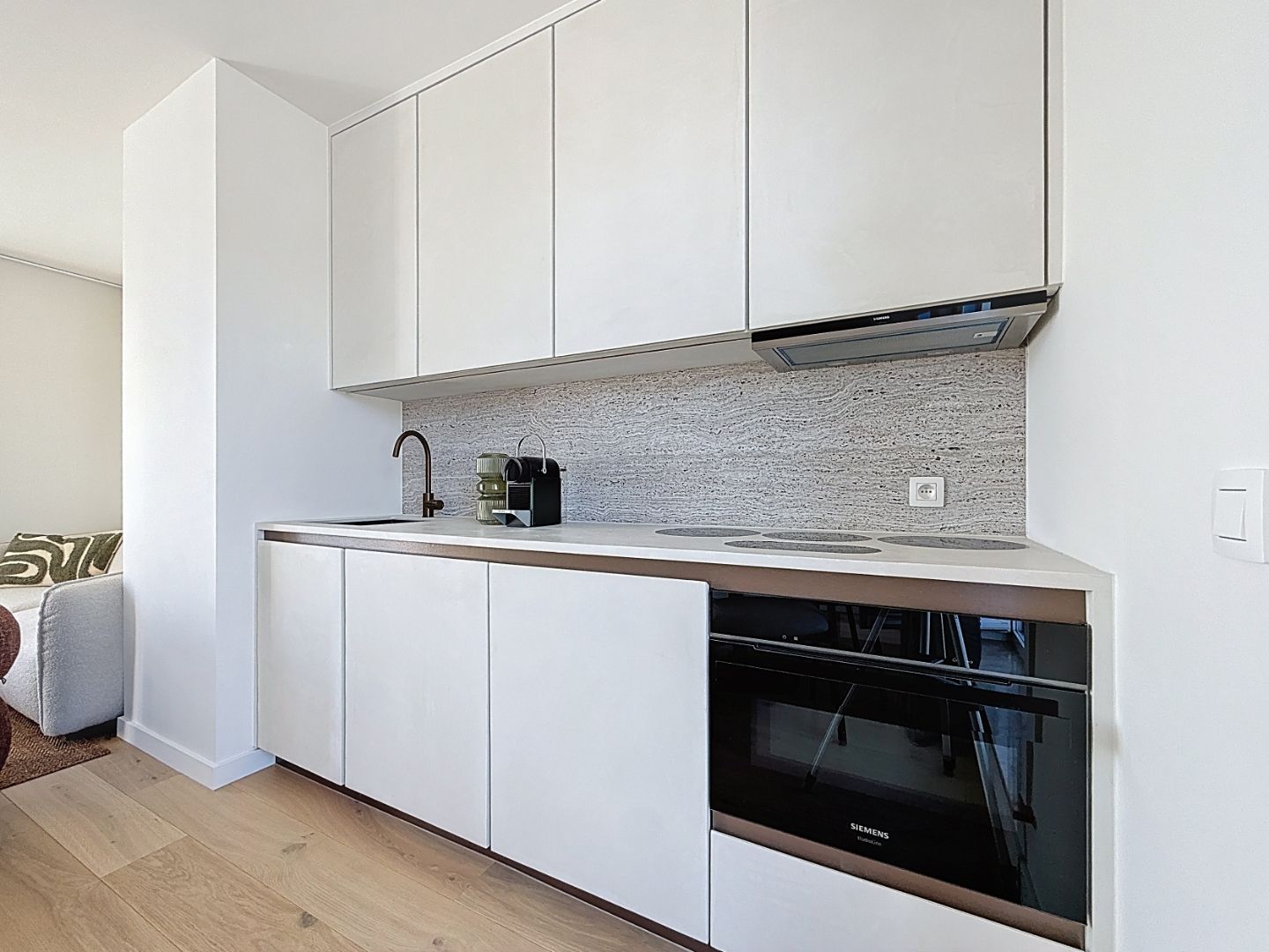 Stijlvol gerenoveerd penthouse met prachtig zicht over het hinterland foto 4
