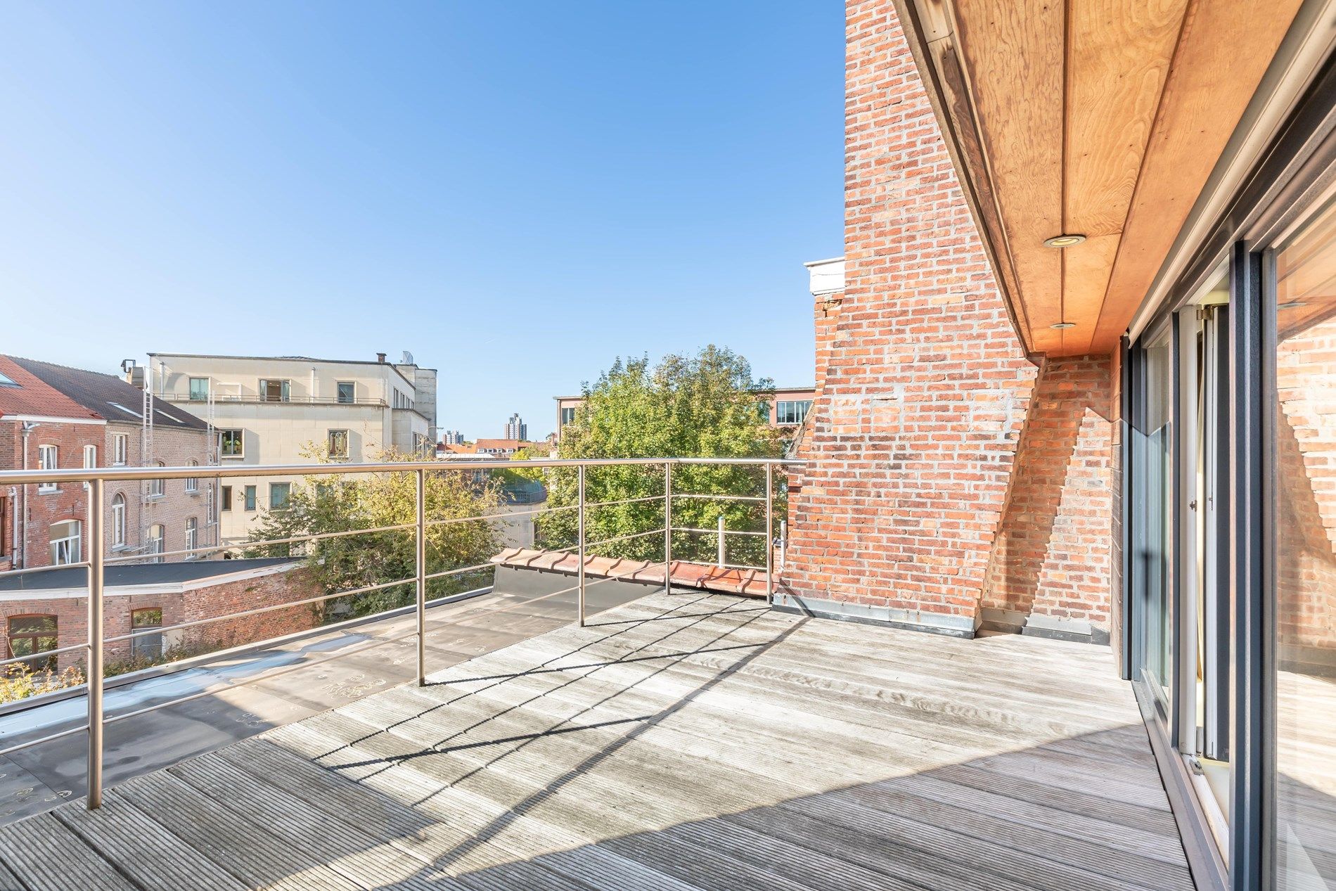 Ruim gemeubeld duplex appartement met 1-slaapkamer foto 3