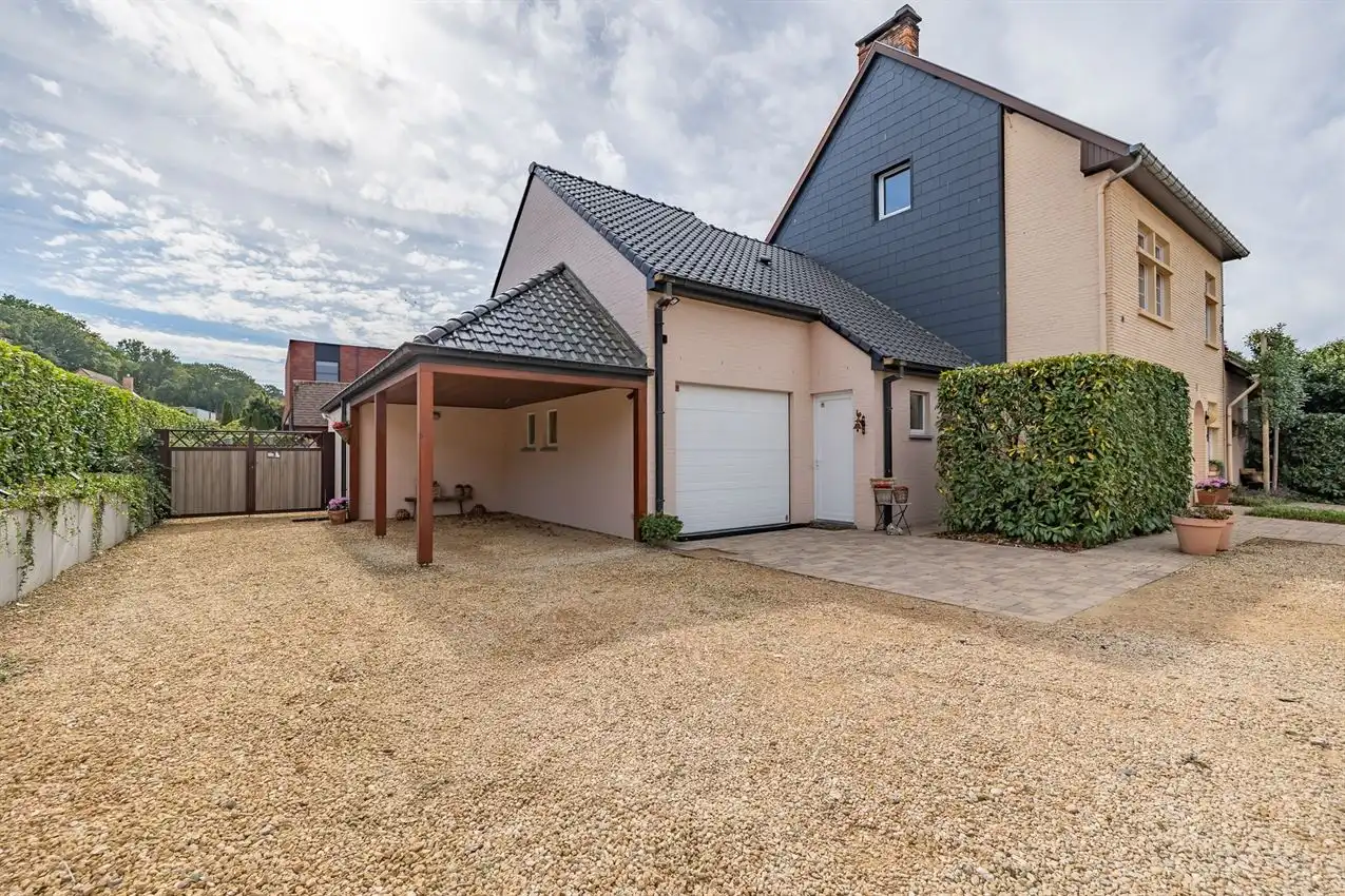 Karaktervolle en instapklare woning met zonnige tuin nabij het Gras- en Crauwelsbos foto 24