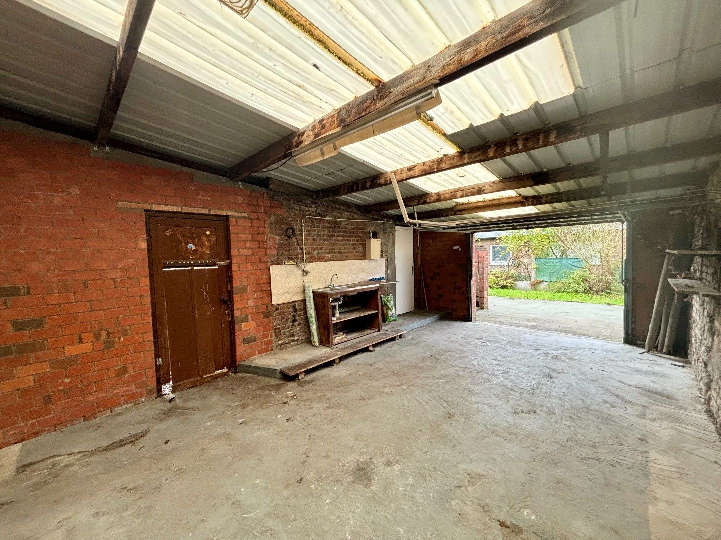 Centrum Ieper, te renoveren alleenstaande woning. Opp: 311m². foto 14