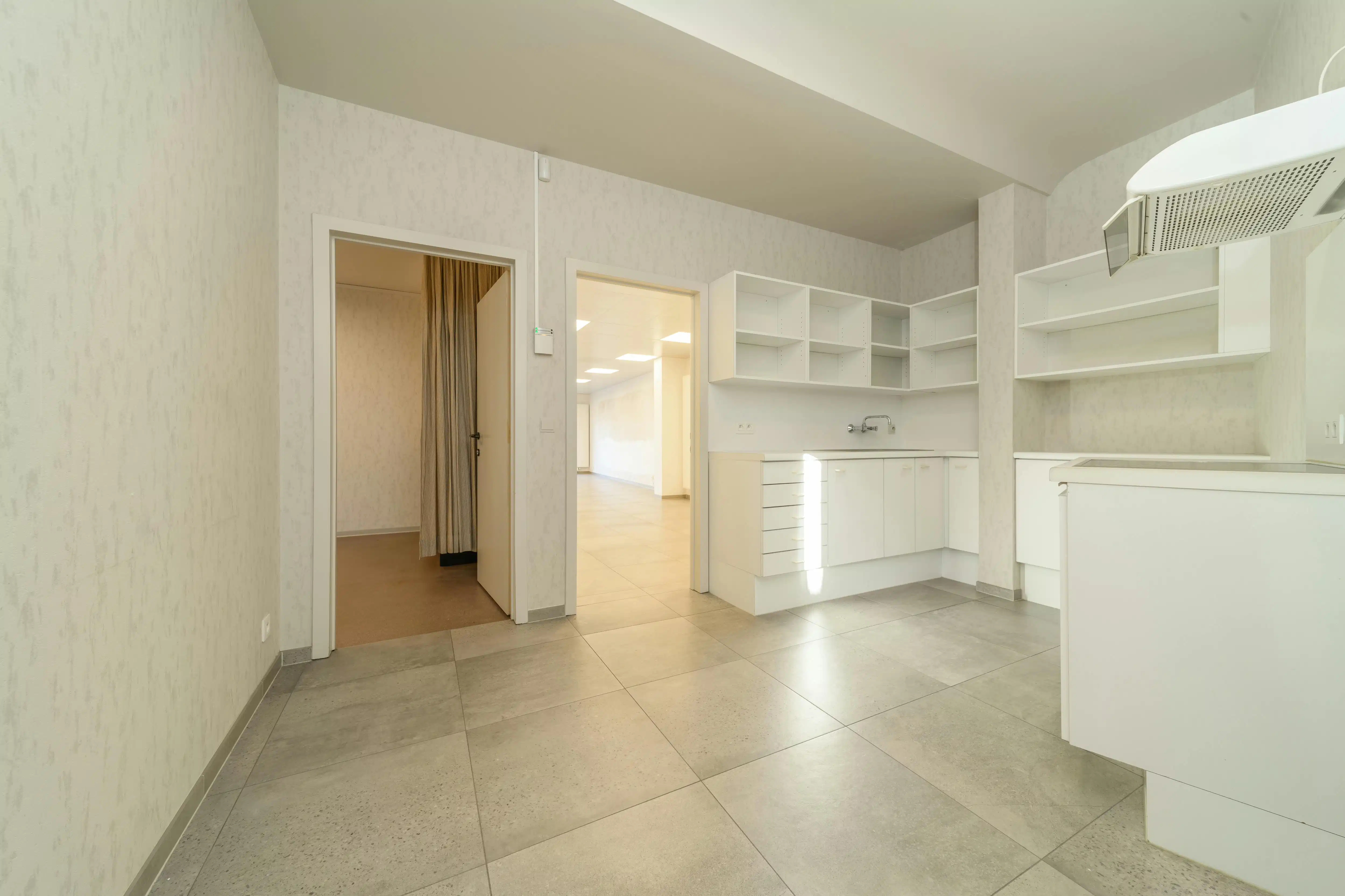 In te richten appartement te koop in de Zeelaan te De Panne. foto 6