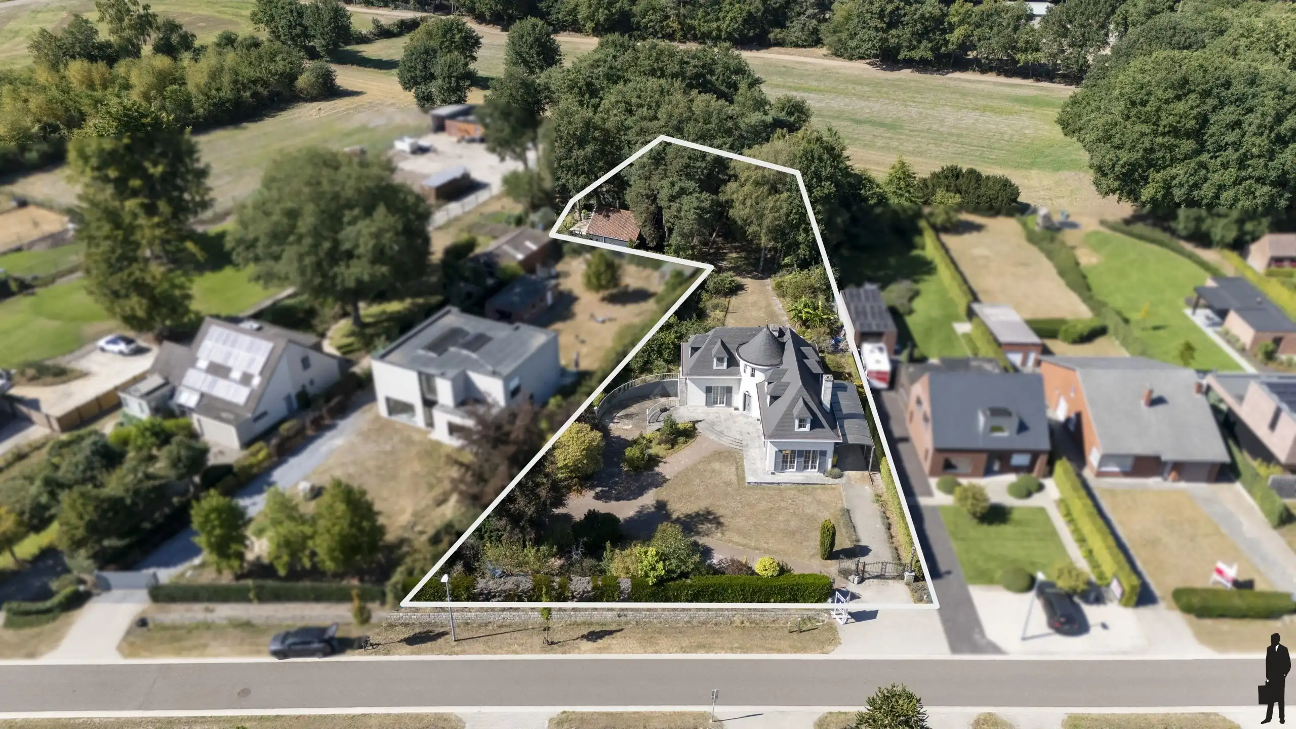 Uitzonderlijk gelegen villa nabij groen op grond van 2.785m² foto 26