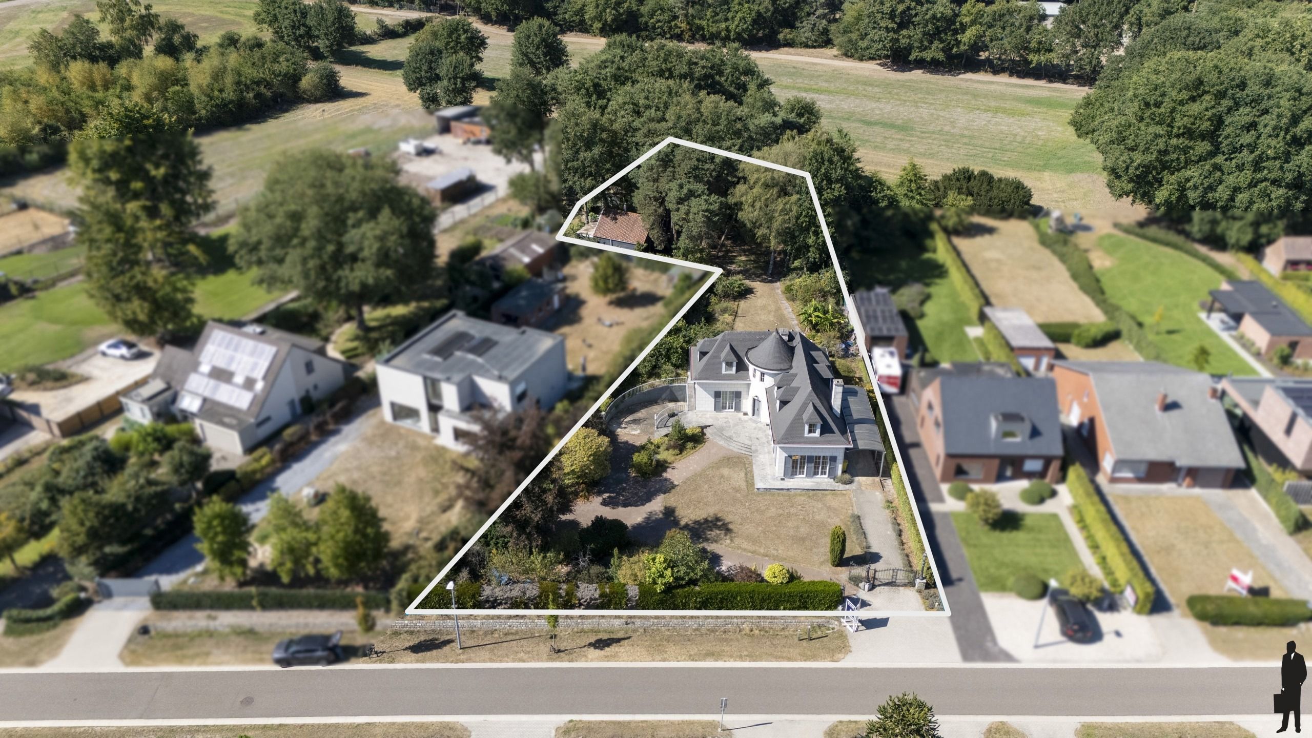 Uitzonderlijk gelegen villa nabij groen op grond van 2.785m² foto 26