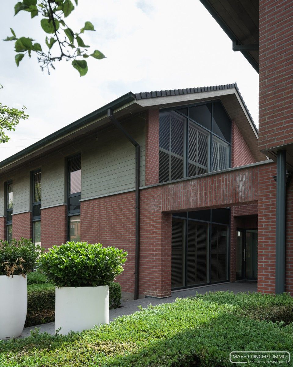 Villa en kantoor vlak bij het centrum van Anzegem foto 13