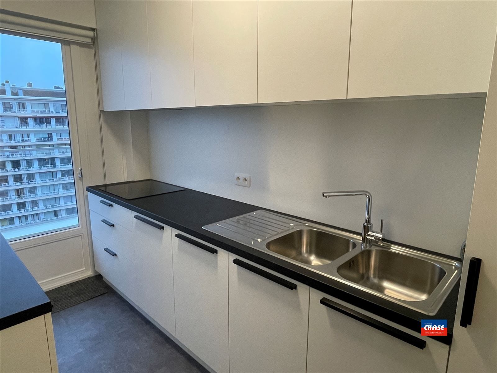 Instapklaar appartement met 2 slaapkamers en terras foto 11