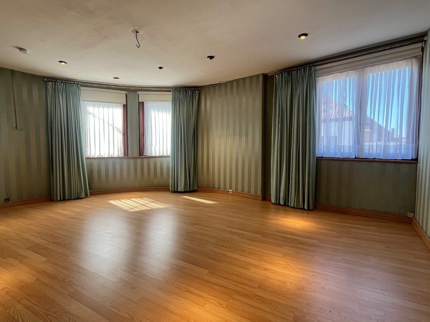Authentiek hoekpand te koop in Harelbeke met 4 slaapkamers en een inpandige garage  foto 9