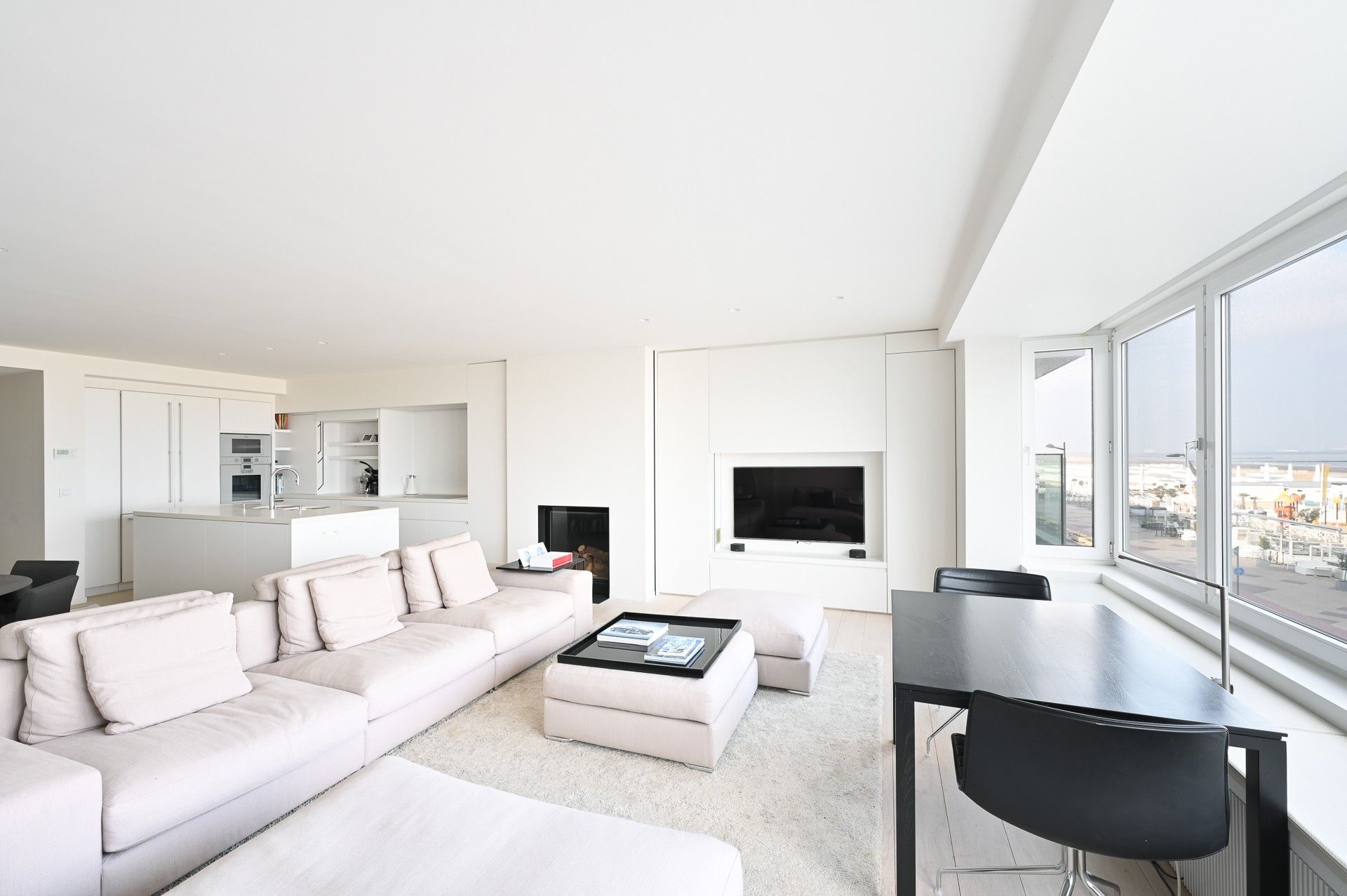 Prachtig appartement op de zeedijk vlakbij het Rubensplein te Knokke foto {{pictureIndex}}