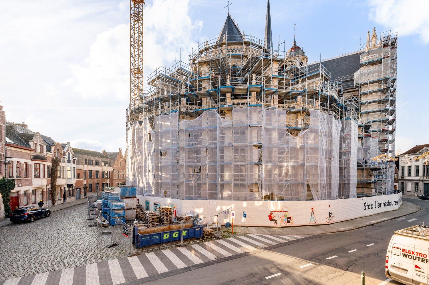 Karaktervolle erfgoedwoning op topligging tegenover de Sint-Gummaruskerk. foto 32