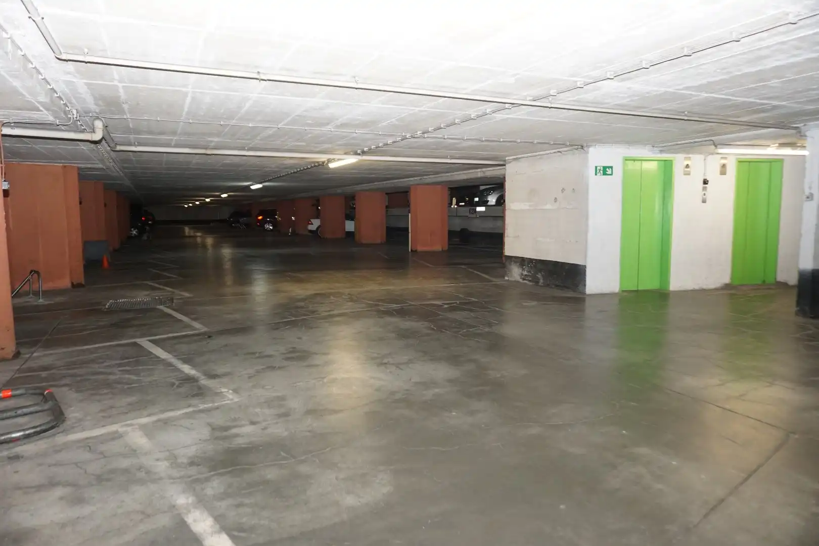 Autostaanplaats in parking Leopold foto 6