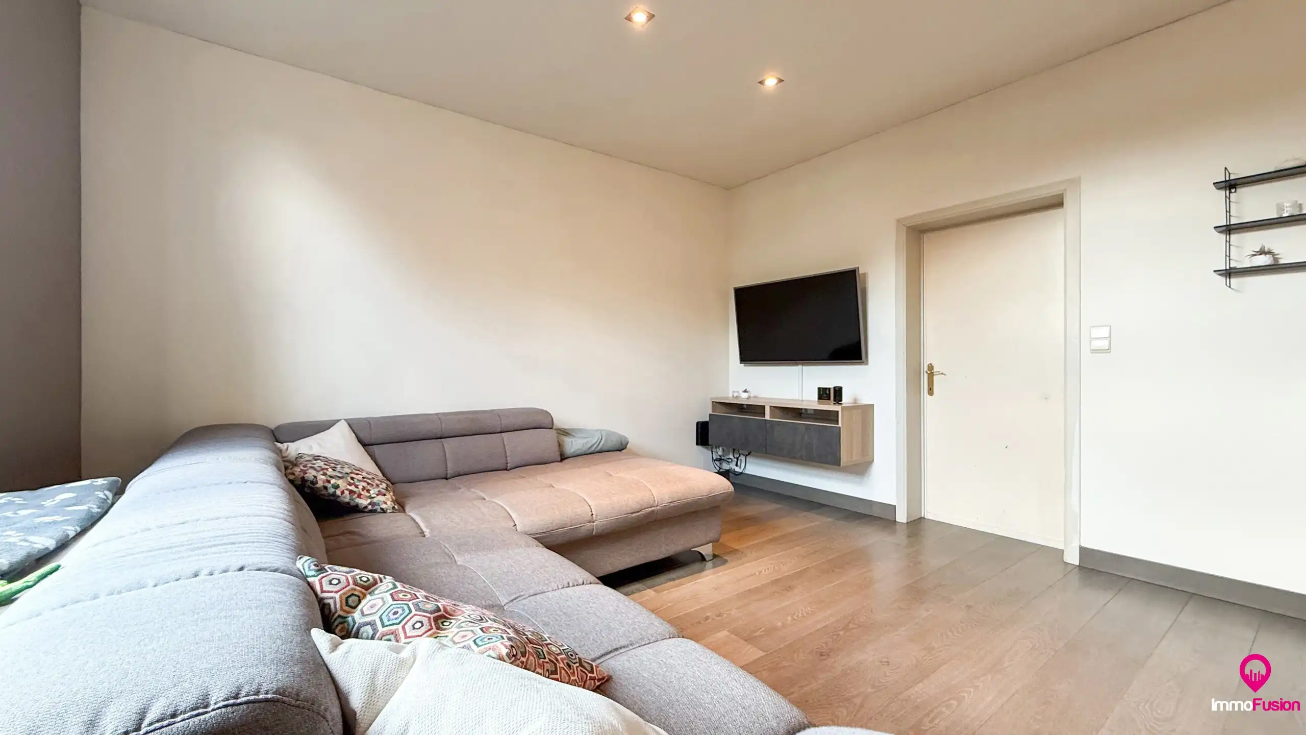 Charmante woning met 5 slaapkamers op een ruim perceel foto 6