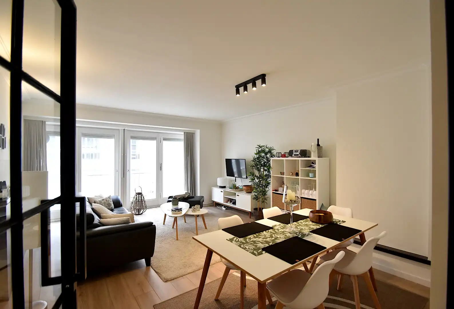  Residentie Zeegenot – Vernieuwd appartement op de eerste verdieping, op 15m van de Zeedijk foto 2