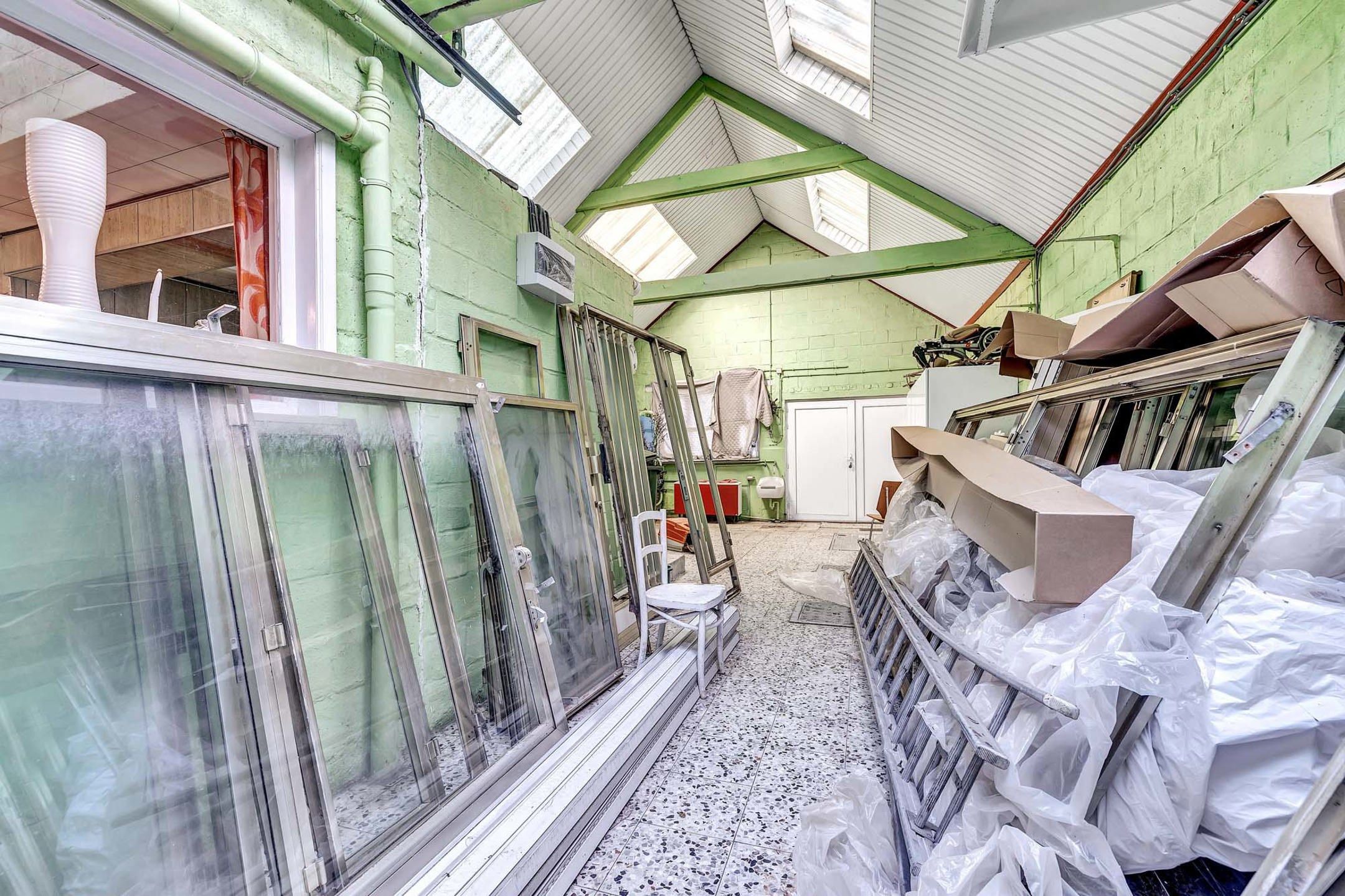 Te renoveren woning met ruime garage en tuin foto 12