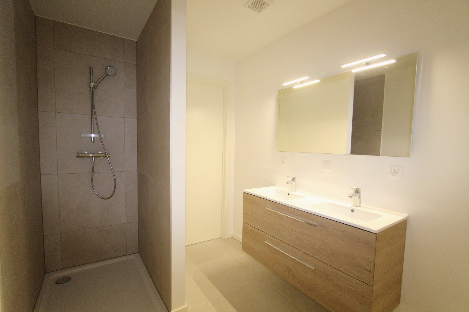 MODERN DUPLEX APPARTEMENT MET TERRAS foto 8