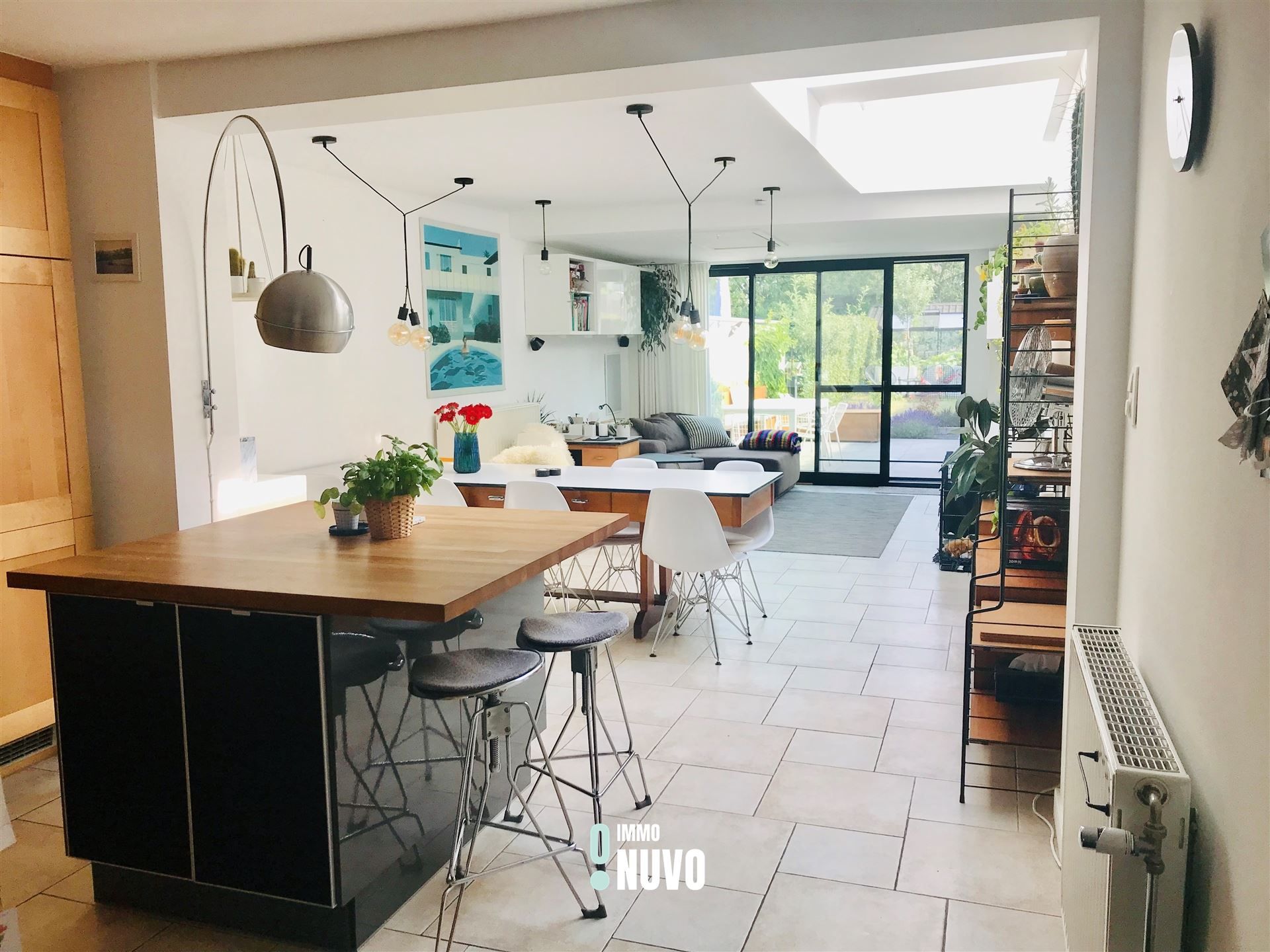 Instapklare lichtrijke woning met tuin foto {{pictureIndex}}