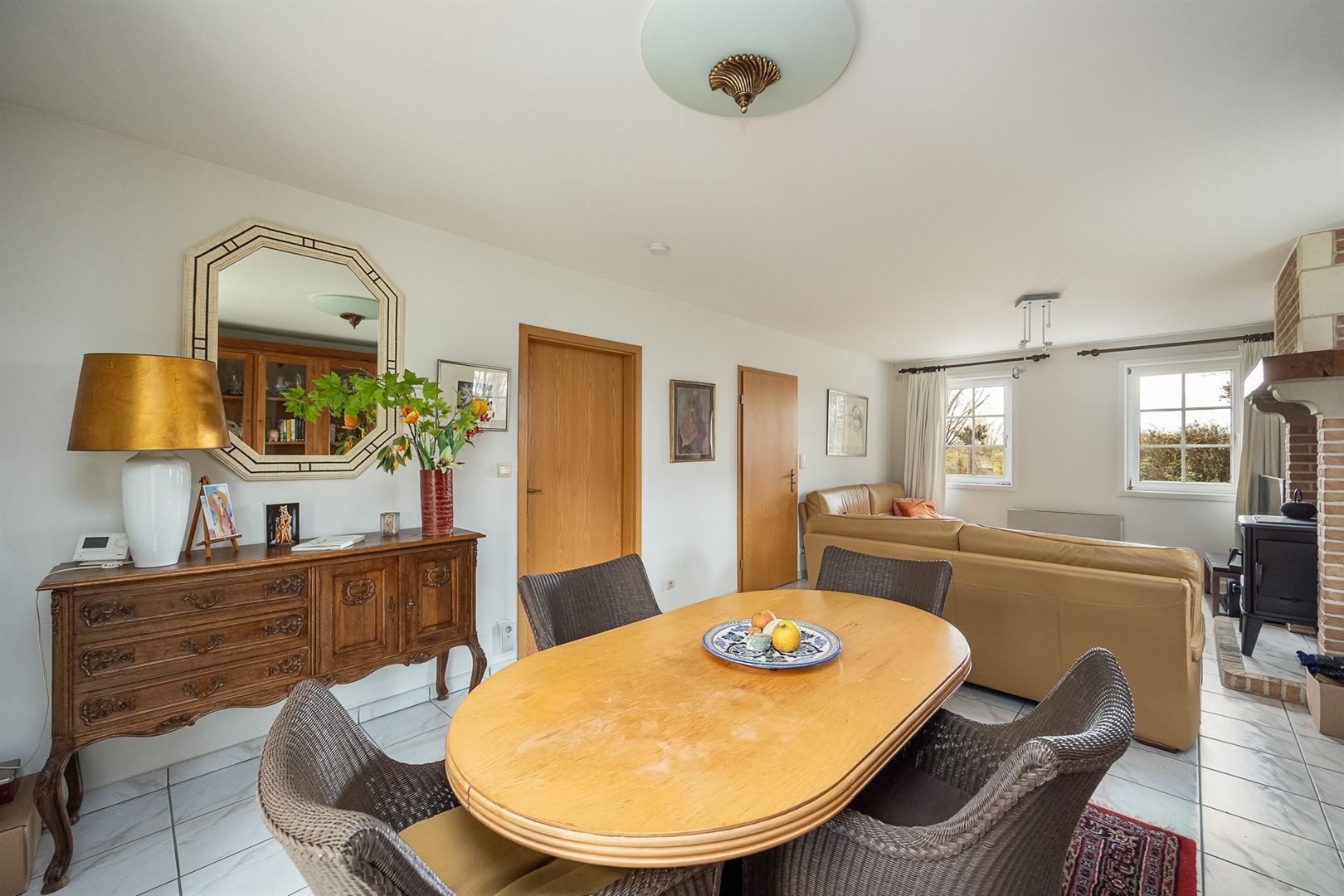 Ruime woning met 3 slaapkamers en grote tuin! foto 3