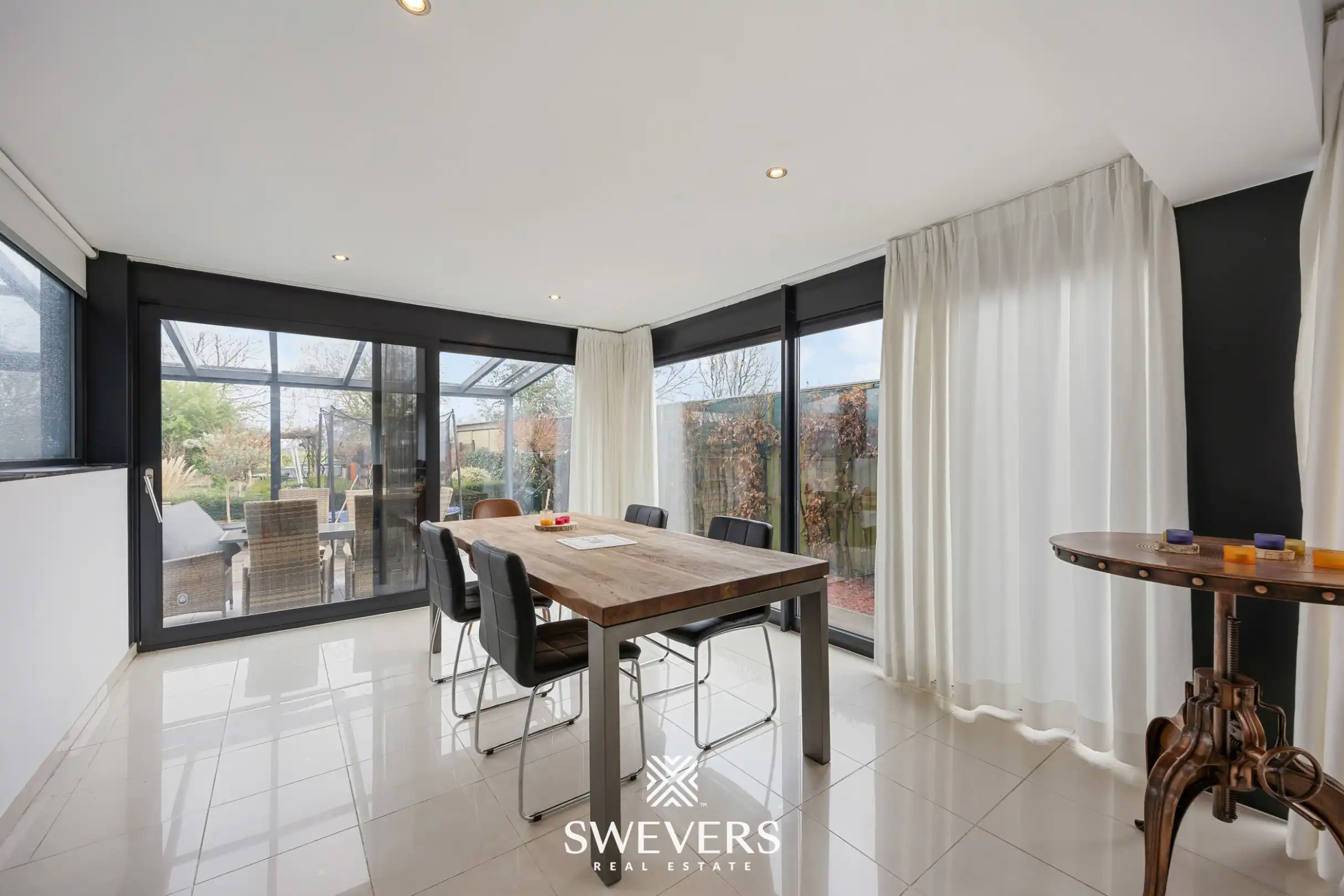 Ruime woning met 5 slaapkamers en binnenzwembad foto 6