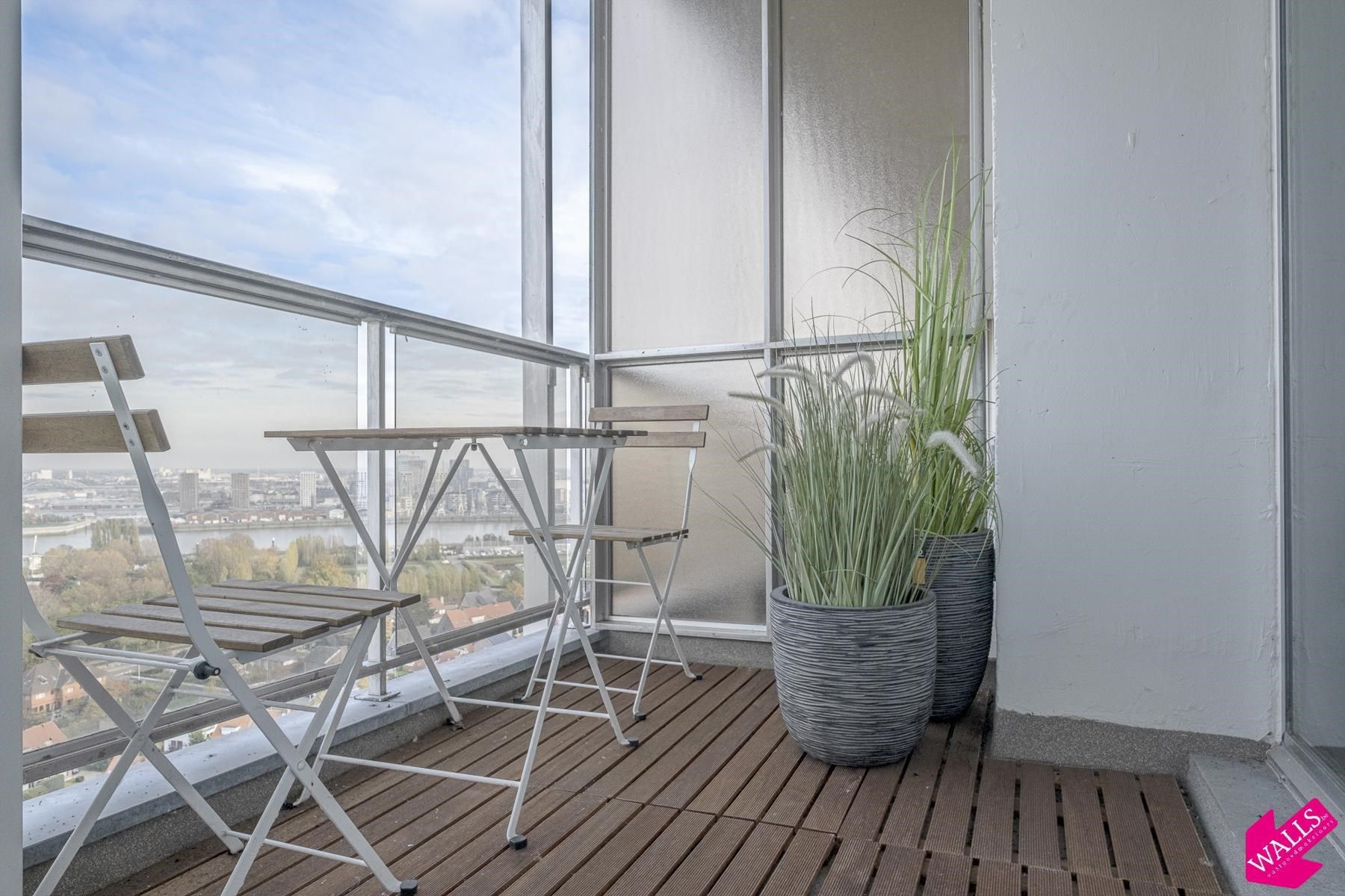 Gemeubeld appartement met prachtig uitzicht foto 14