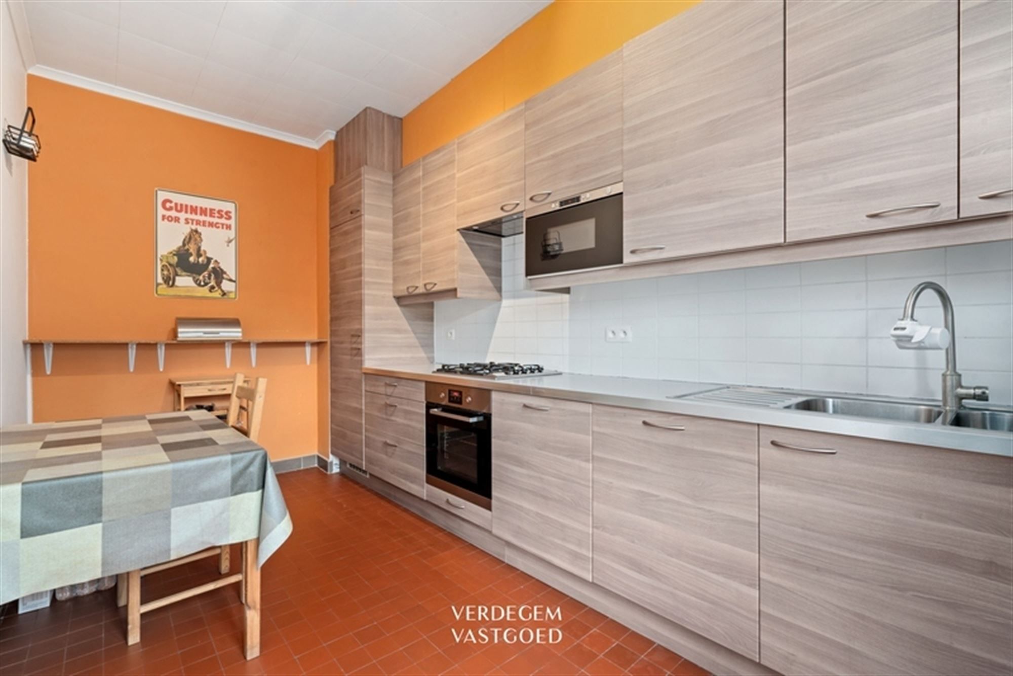 Goed gelegen appartement met 2 slaapkamers foto 7