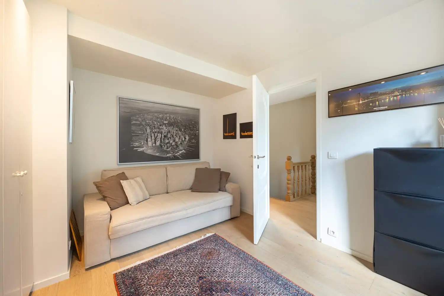 Modern gerenoveerde villa in doodlopende straat foto 19