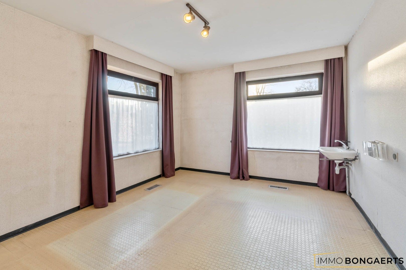 Gelijkvloerse woning met polyvalent bijgebouw foto 12