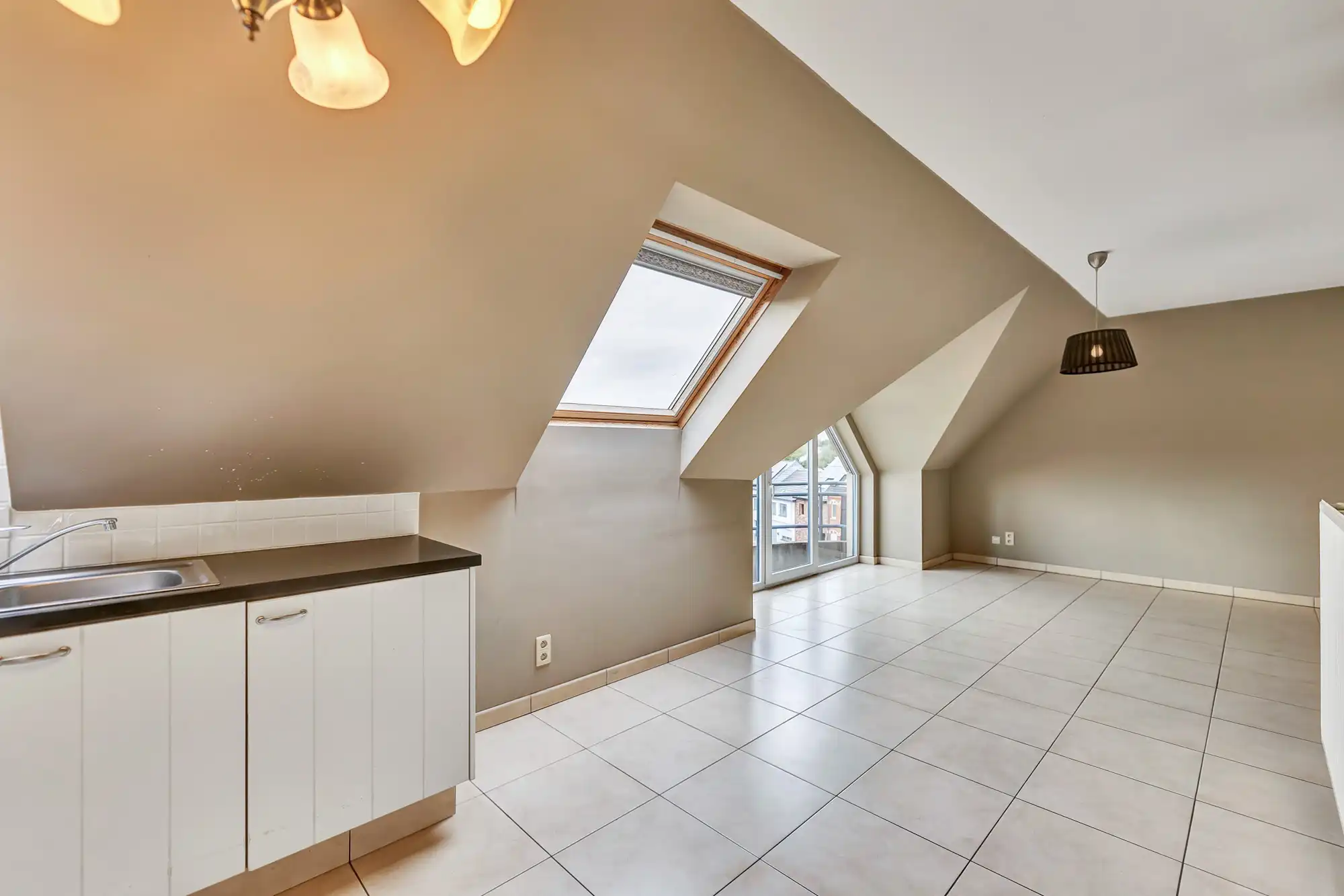 Instapklaar dakappartement in het centrum van Denderhoutem foto 4