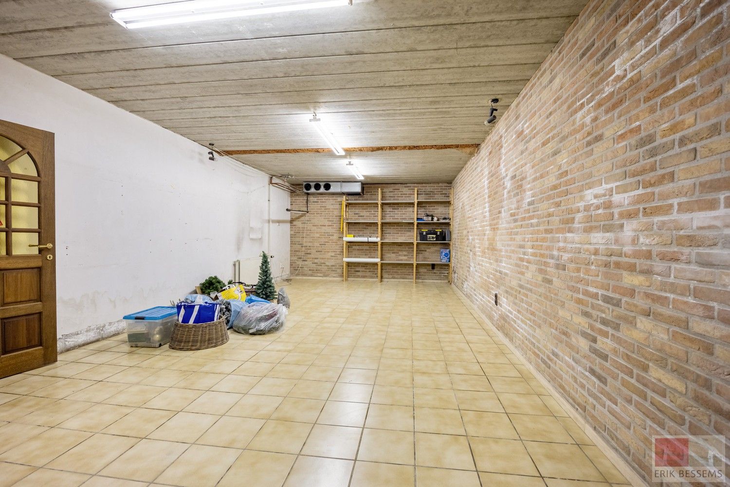 Ruime vrijstaande villa gebouwd in 1989, 365m² woonoppervlakte foto 9