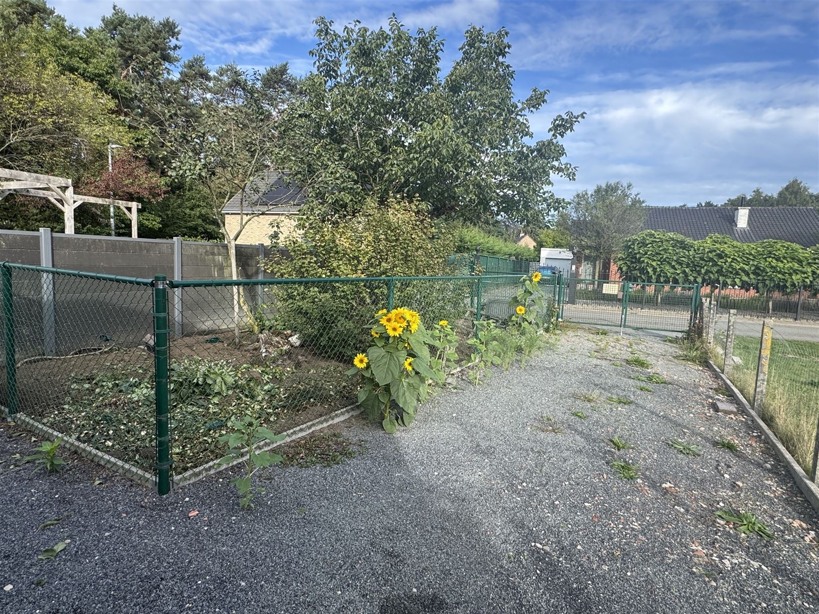 Te renoveren woning met ruime garage & dubbele toegangsweg foto 16