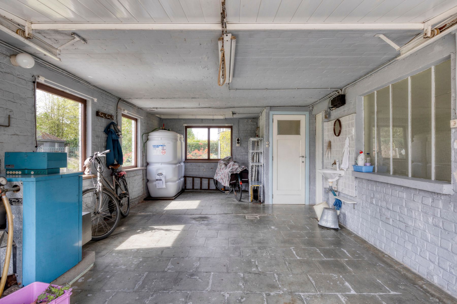 Goed gelegen villa met 3 slaapkamers, garage en tuin foto 16