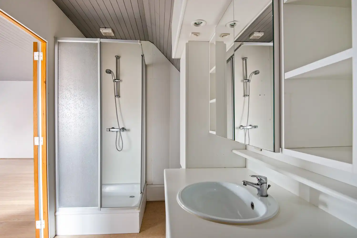 Karaktervolle gezinswoning met tal van mogelijkheden op centrale locatie in Hove foto 29