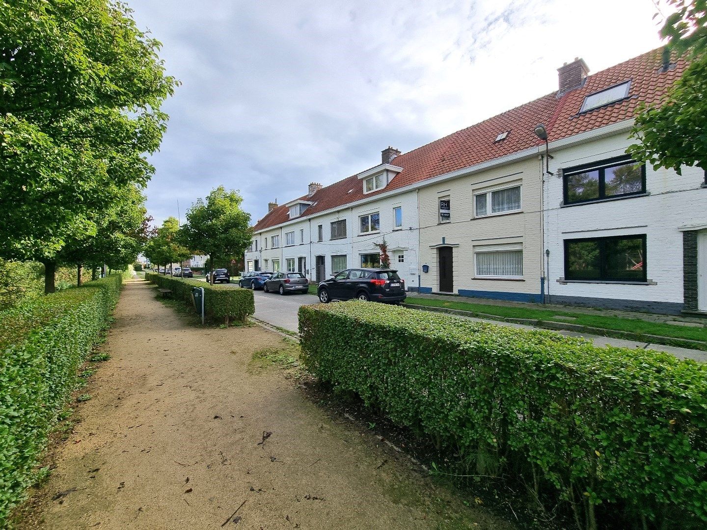 Hoofdfoto van de publicatie: Te renoveren woning in Zeebrugge thv het Sint-Donaaspark