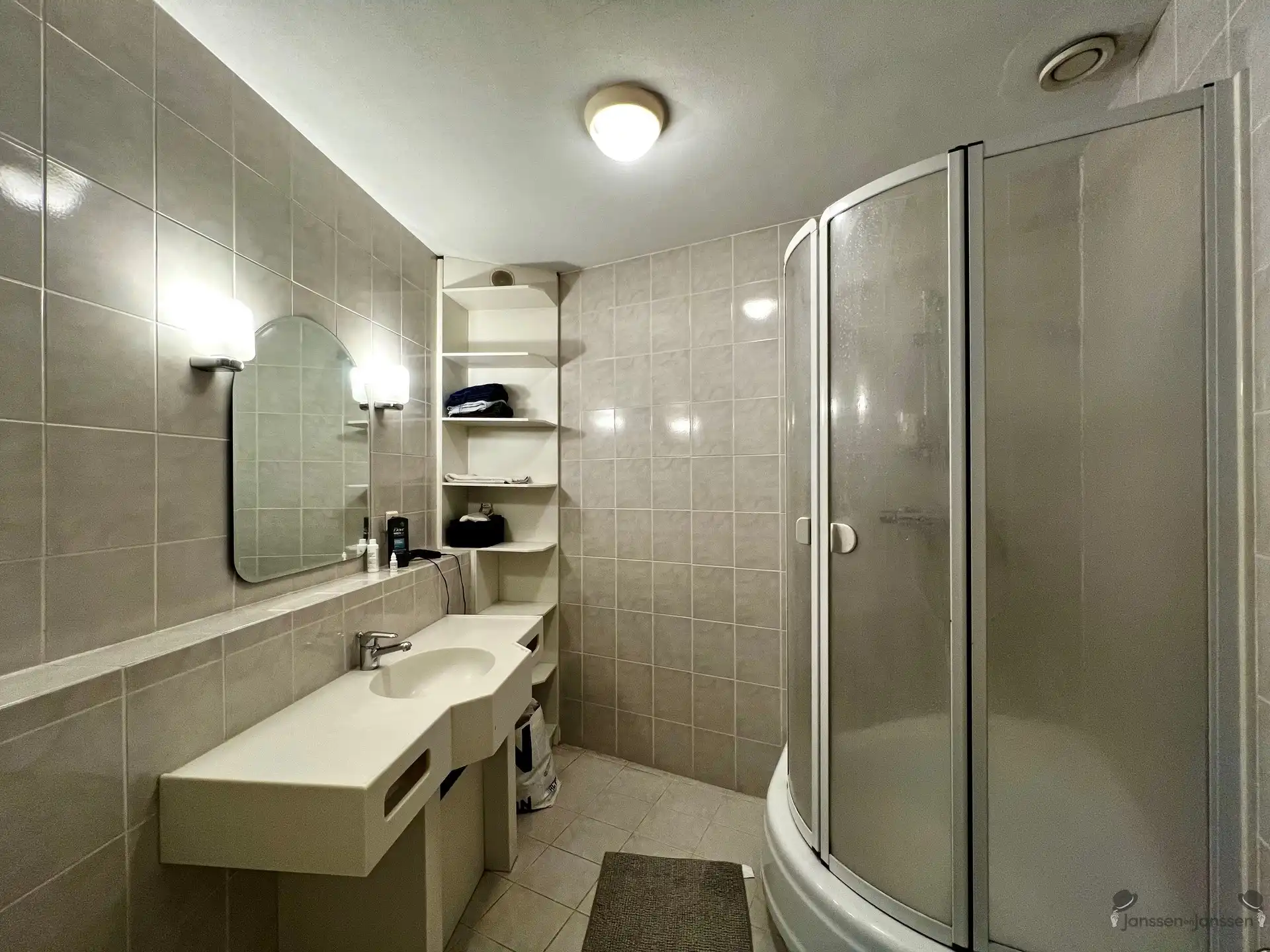 Woning met polyvalent atelier/handelsruimte foto 8