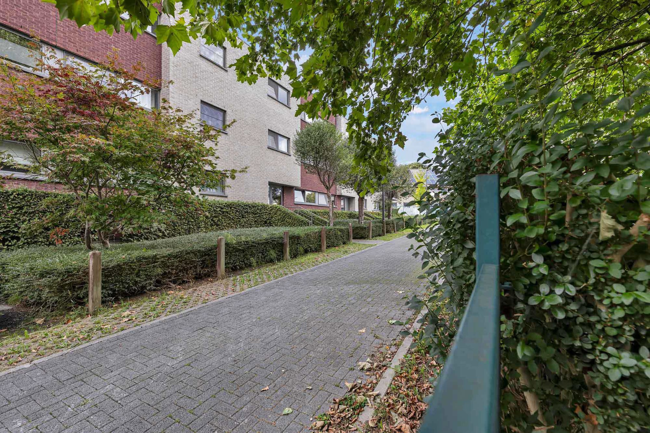 Instapklare woning met garage en tuin nabij station foto 24